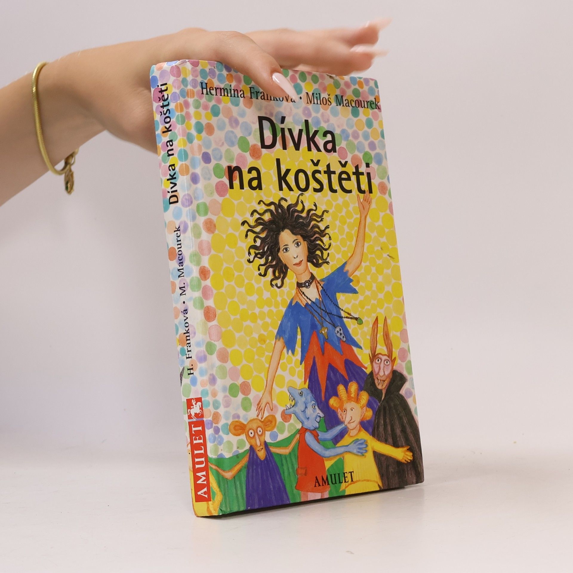 Miloš Macourek Dívka na koštěti