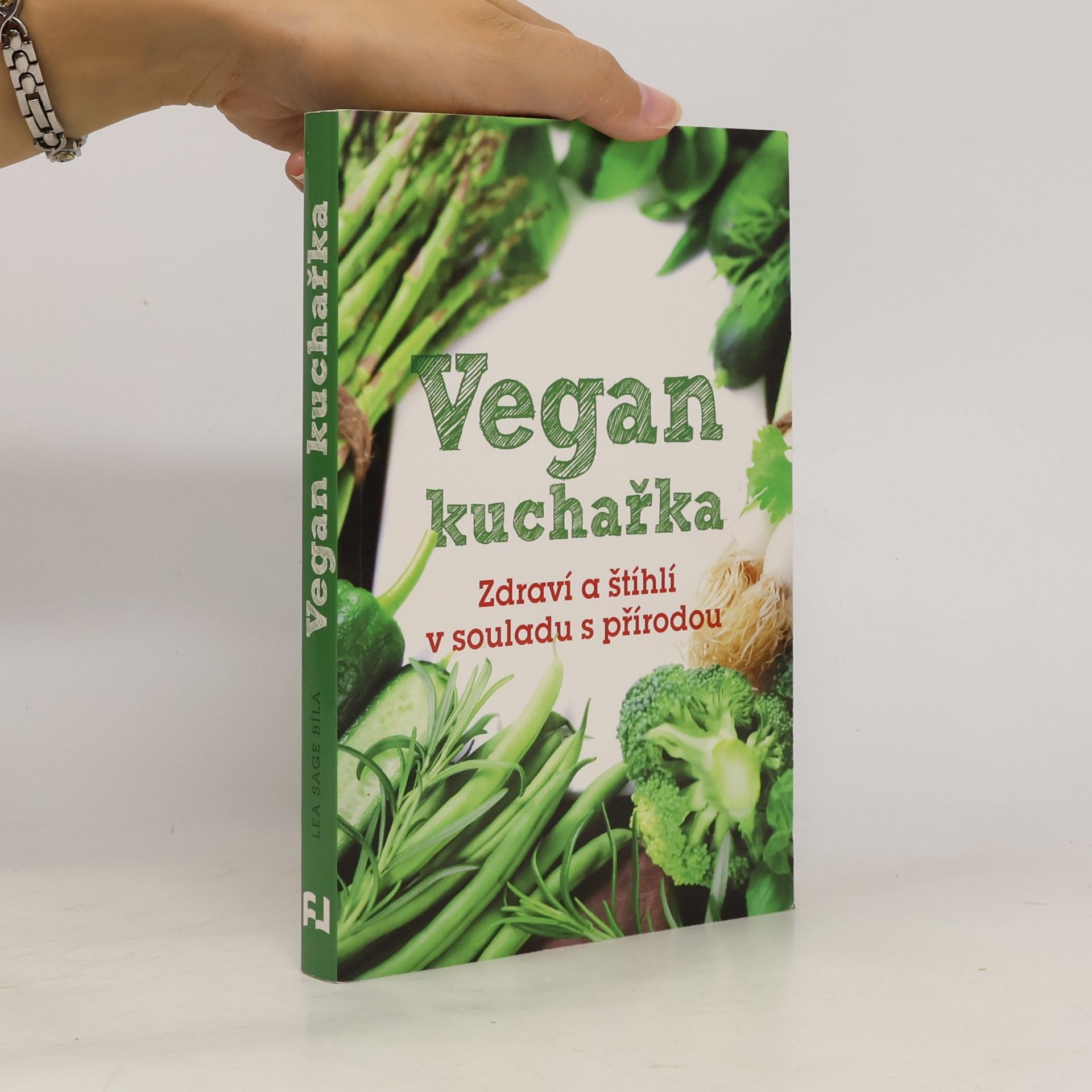 Lea Sage Bílá Vegan kuchařka: Zdraví a štíhlí v souladu s přírodou