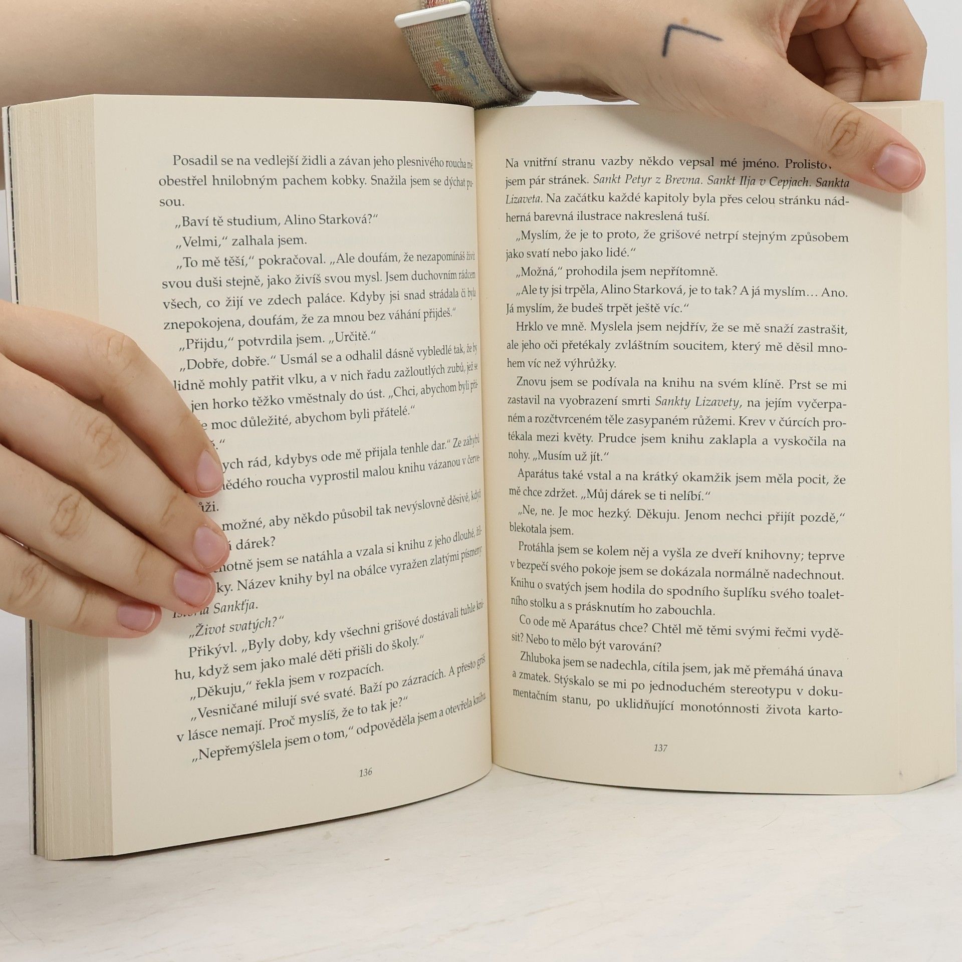 Leigh Bardugo Griša. Světlo a stíny