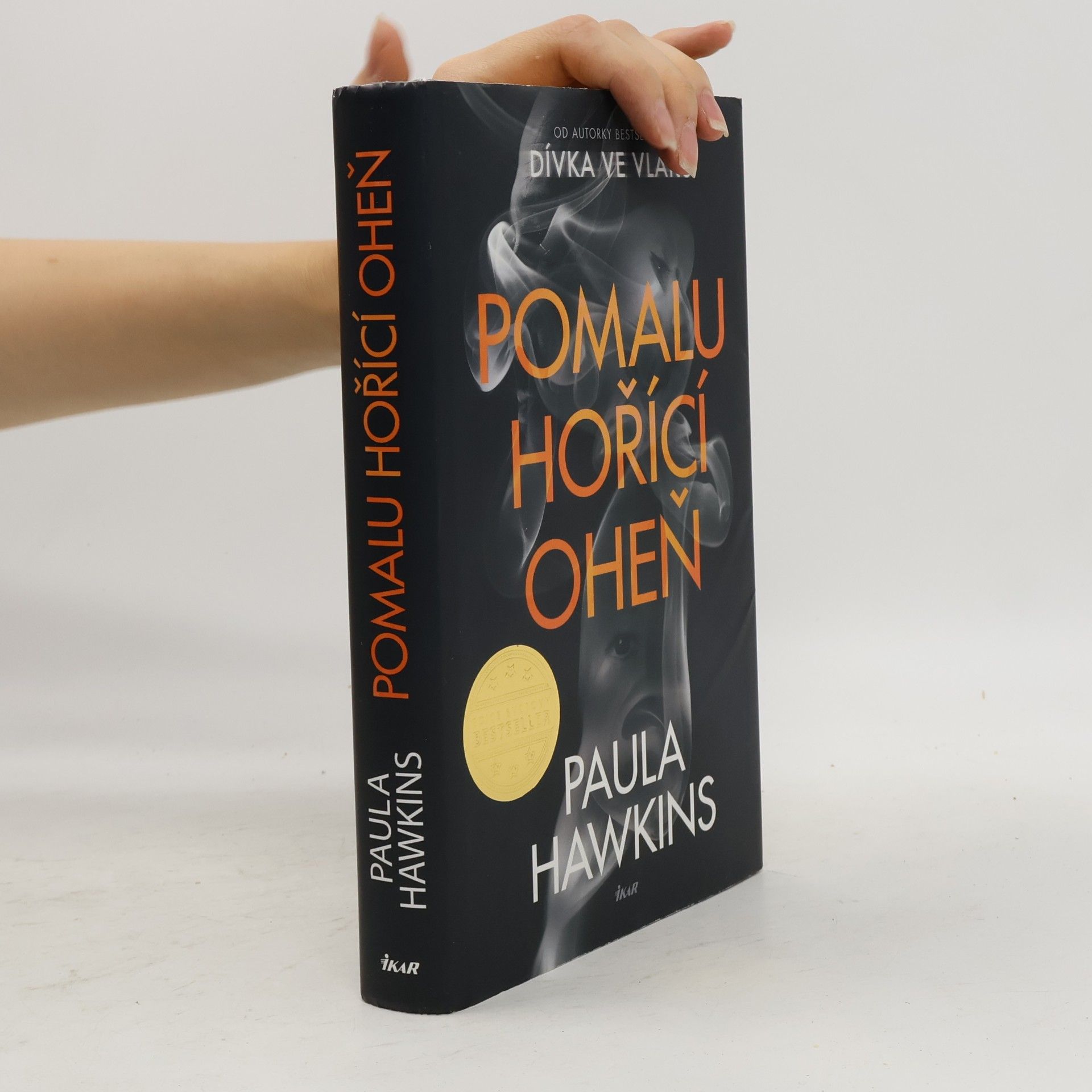 Paula Hawkins Pomalu hořící oheň