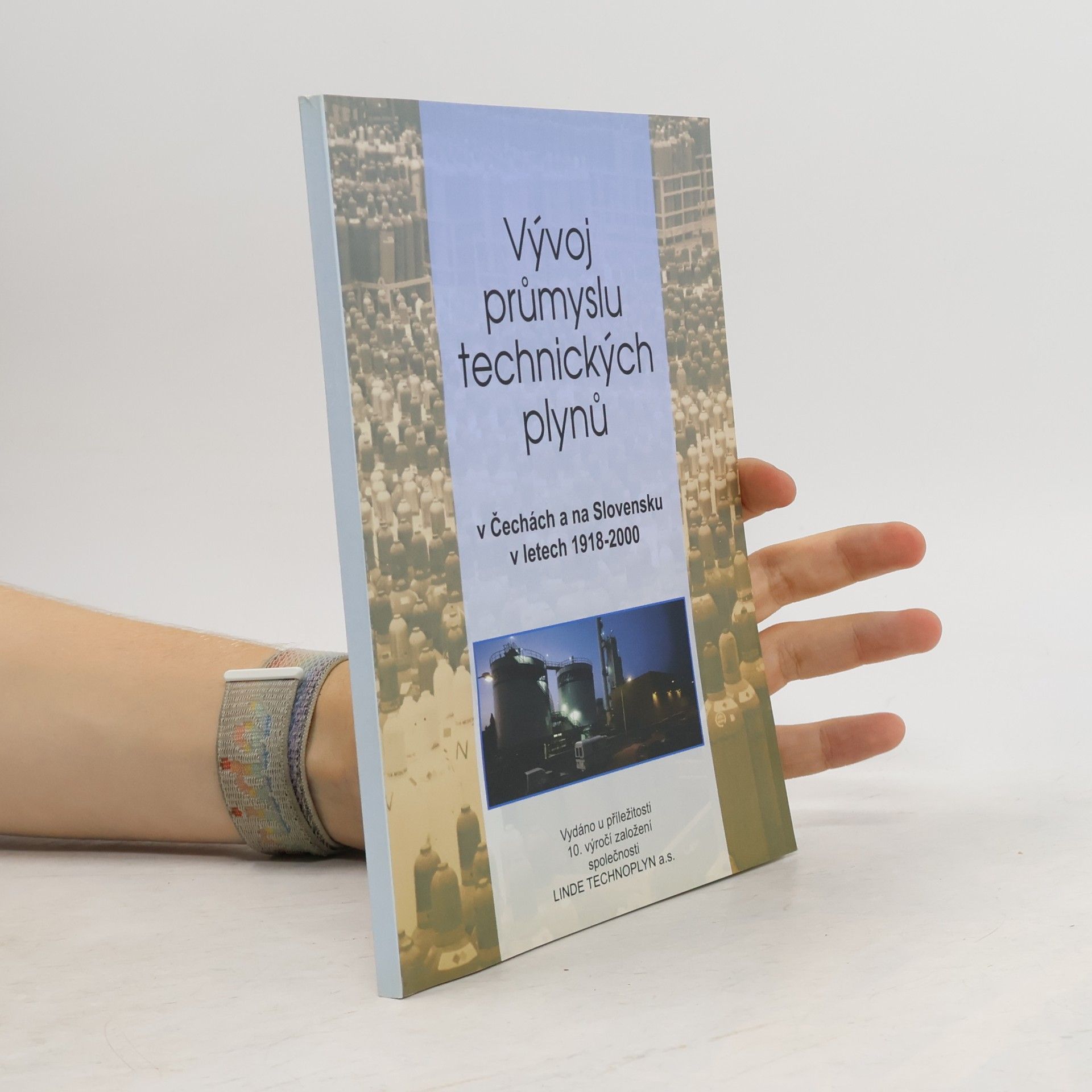 Zdeněk Čižinský Vývoj průmyslu technických plynů v Čechách a na Slovensku v letech 1918-2000