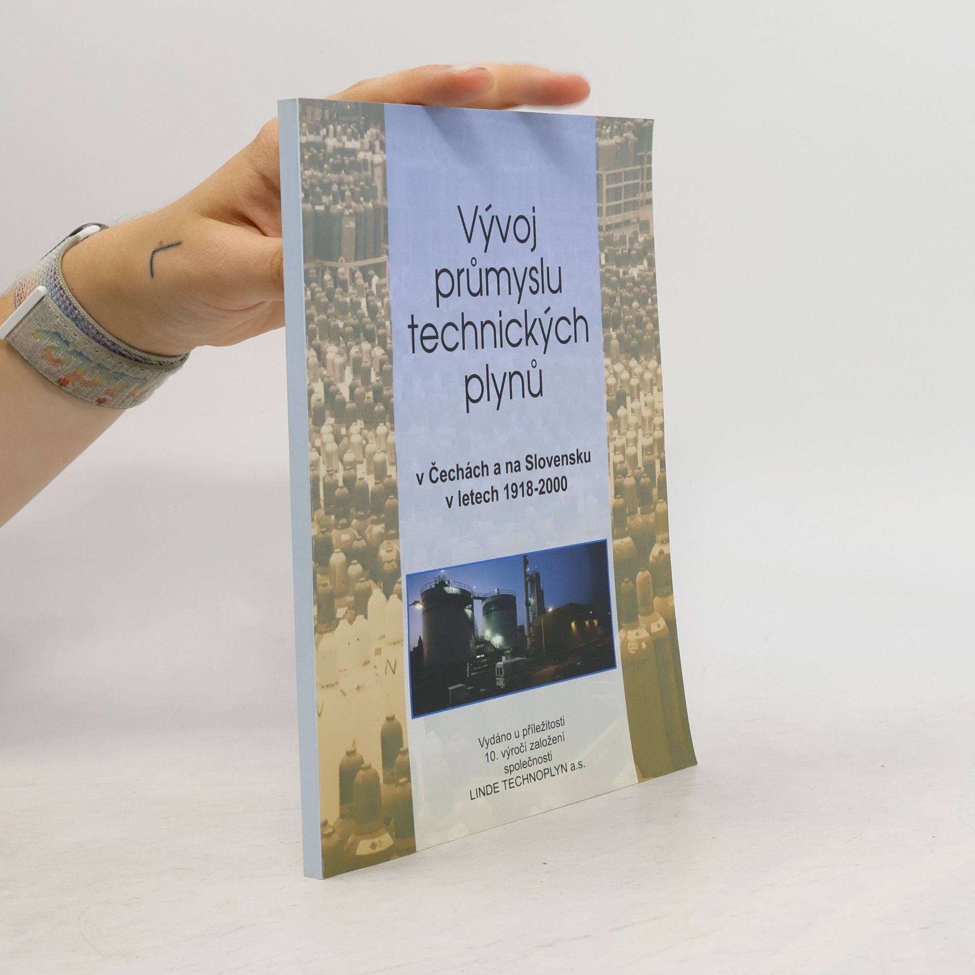 Zdeněk Čižinský Vývoj průmyslu technických plynů v Čechách a na Slovensku v letech 1918-2000