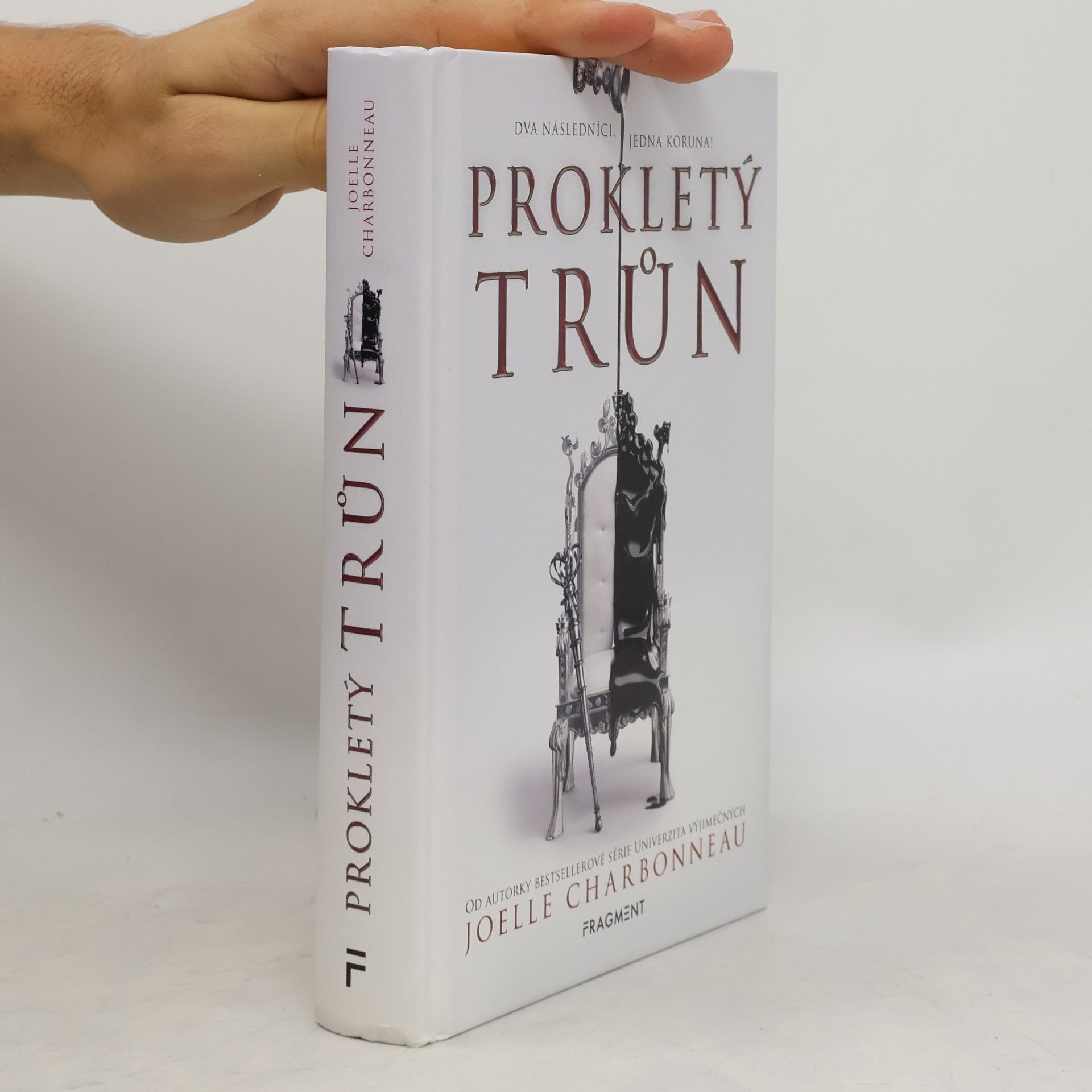 Joelle Charbonneau Prokletý trůn