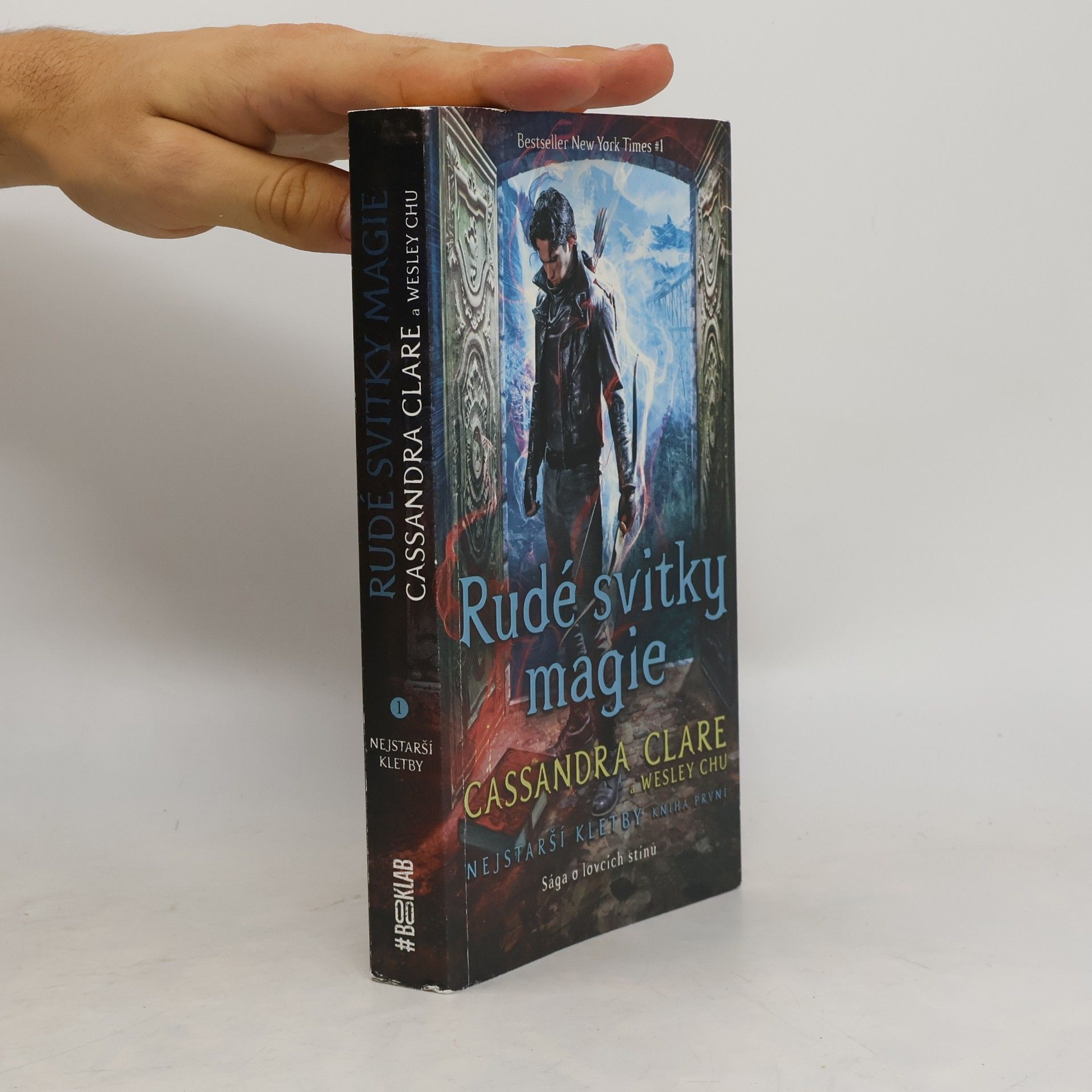 Cassandra Clare Nejstarší kletby. Kniha první, Rudé svitky magie