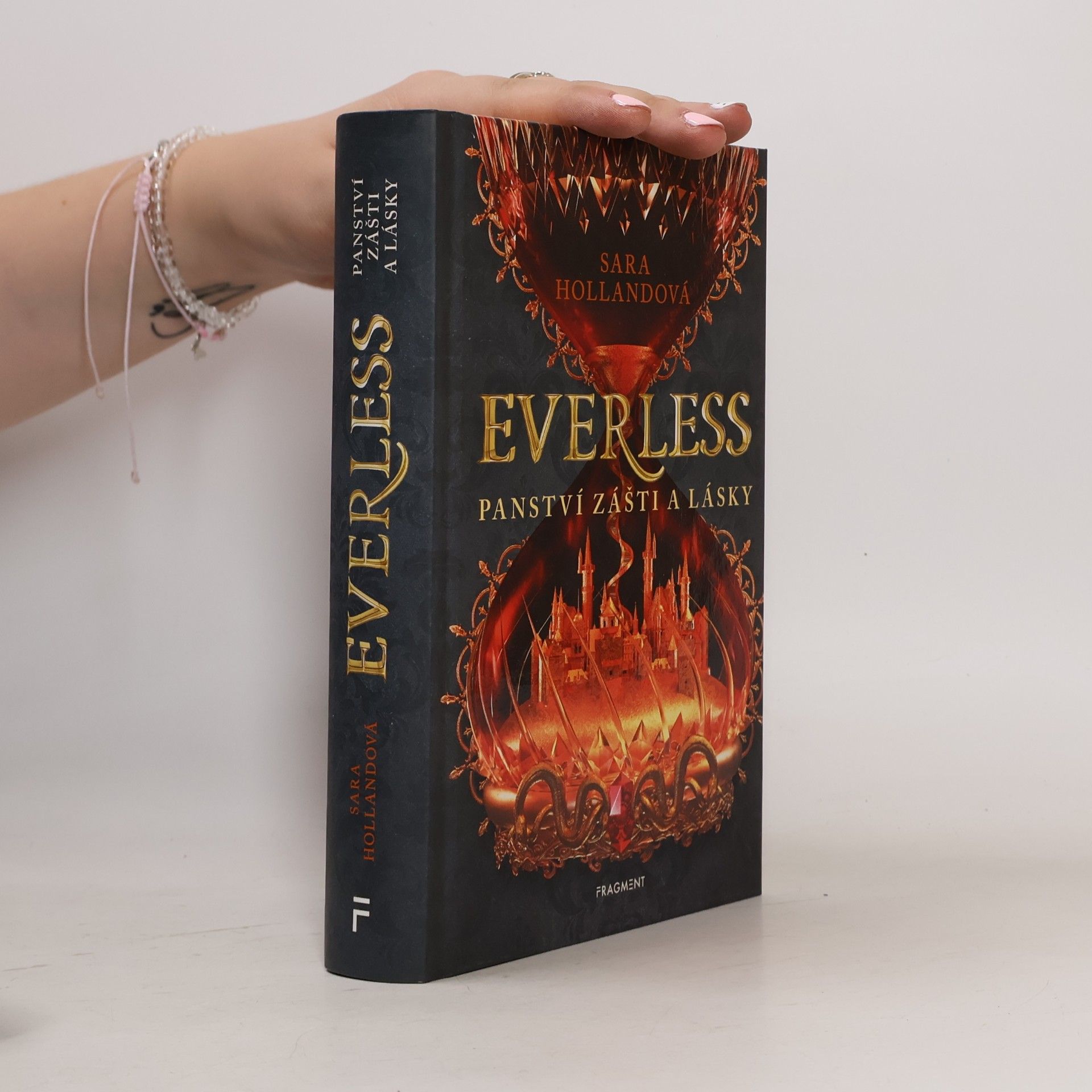 Sara Holland Everless. Panství zášti a lásky