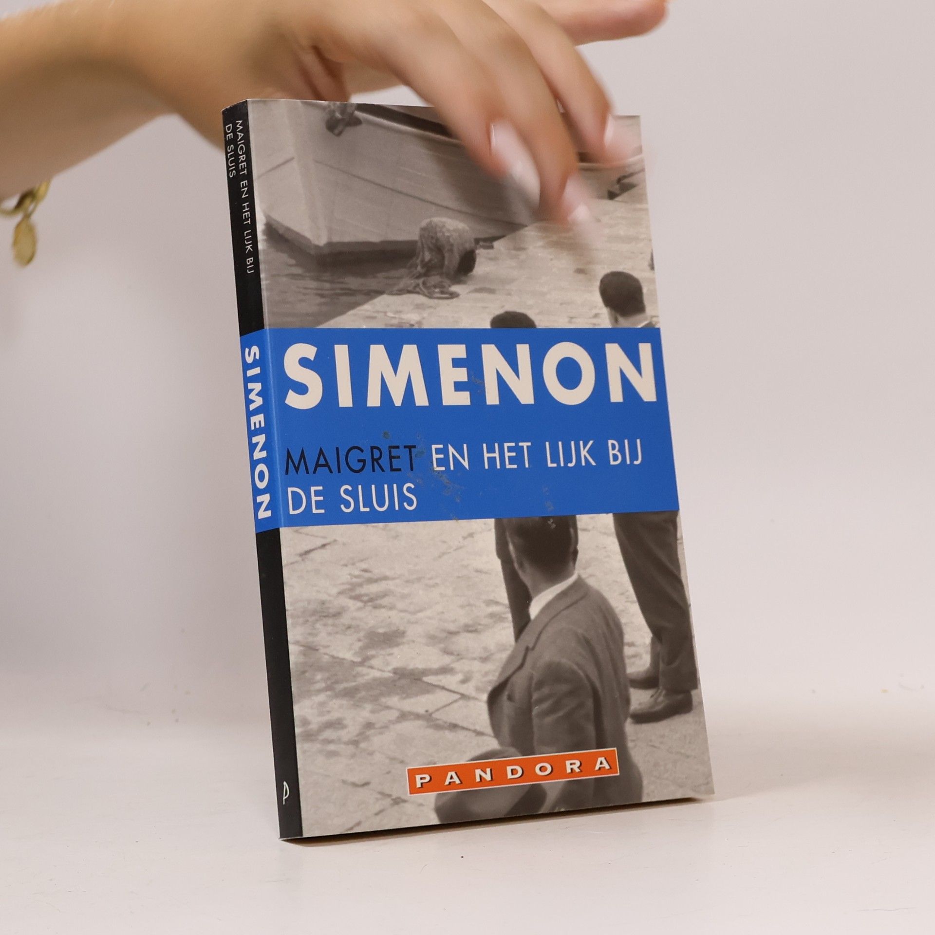 Georges Simenon Maigret en het lijk bij de sluis