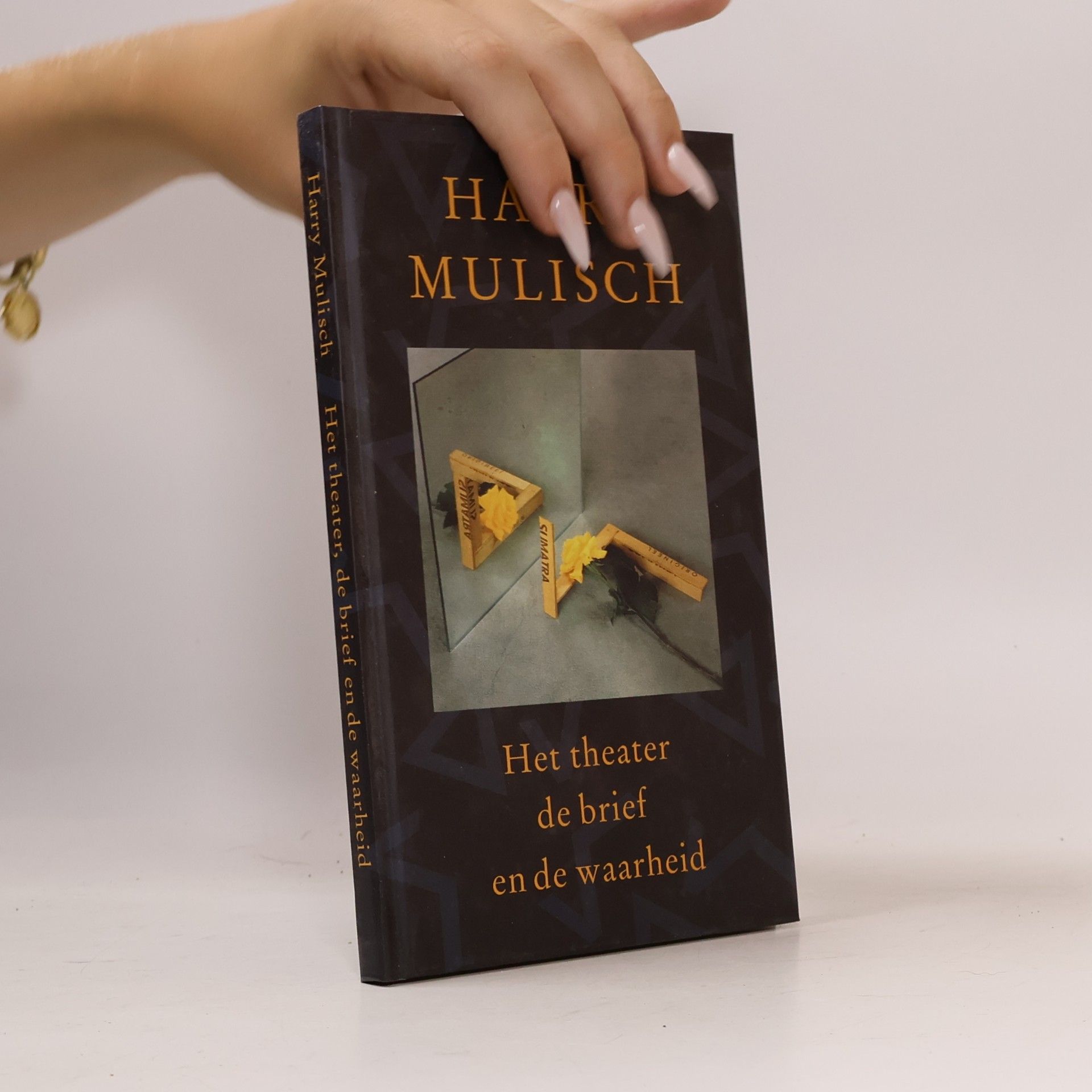 Harry Mulisch Het theater de brief en de waarheid : een tegenspraak