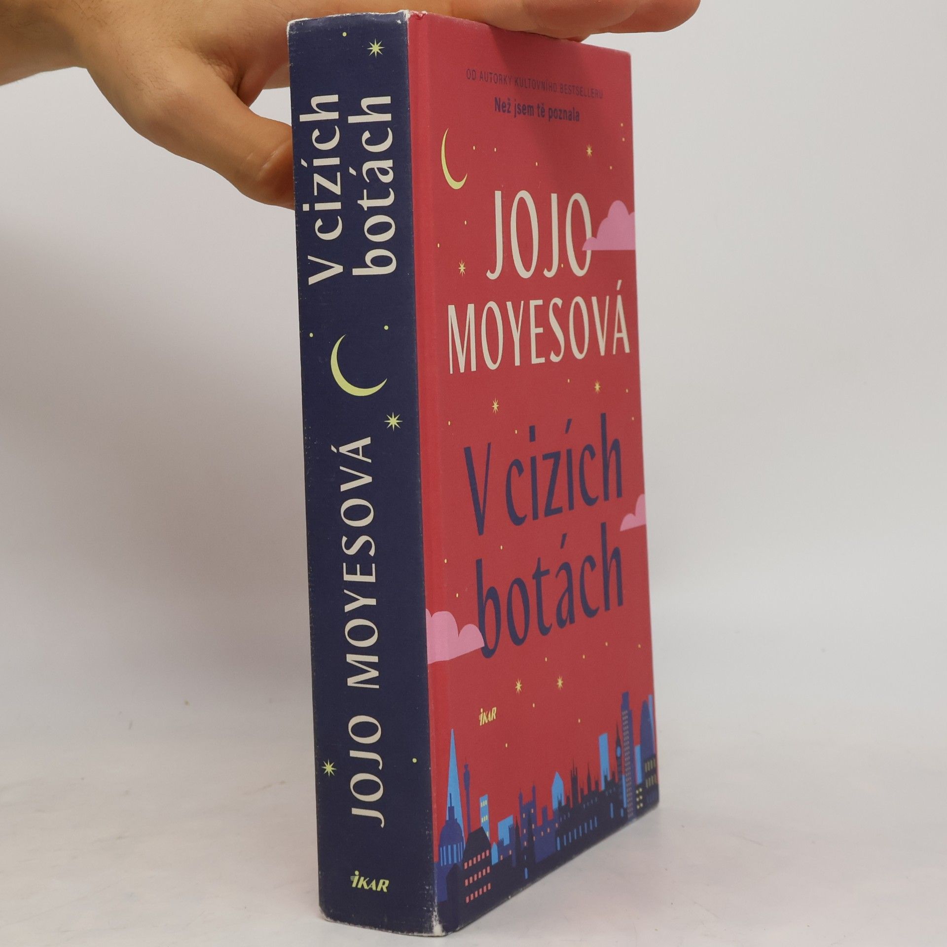 Jojo Moyes V cizích botách