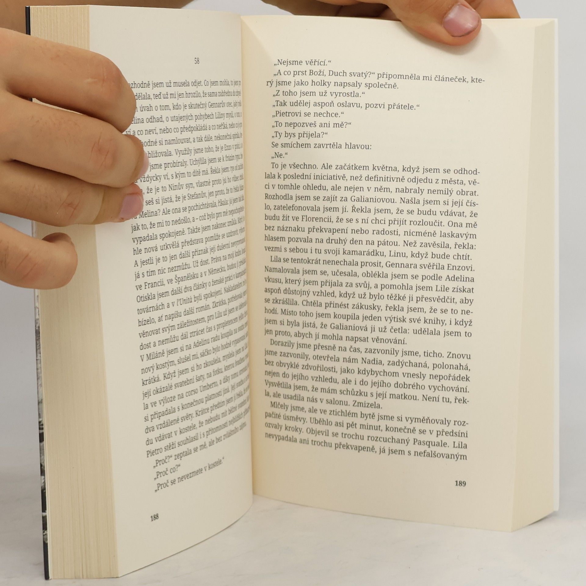 Elena Ferrante Geniální přítelkyně 3. Příběh těch, co odcházejí, a těch, kteří zůstanou