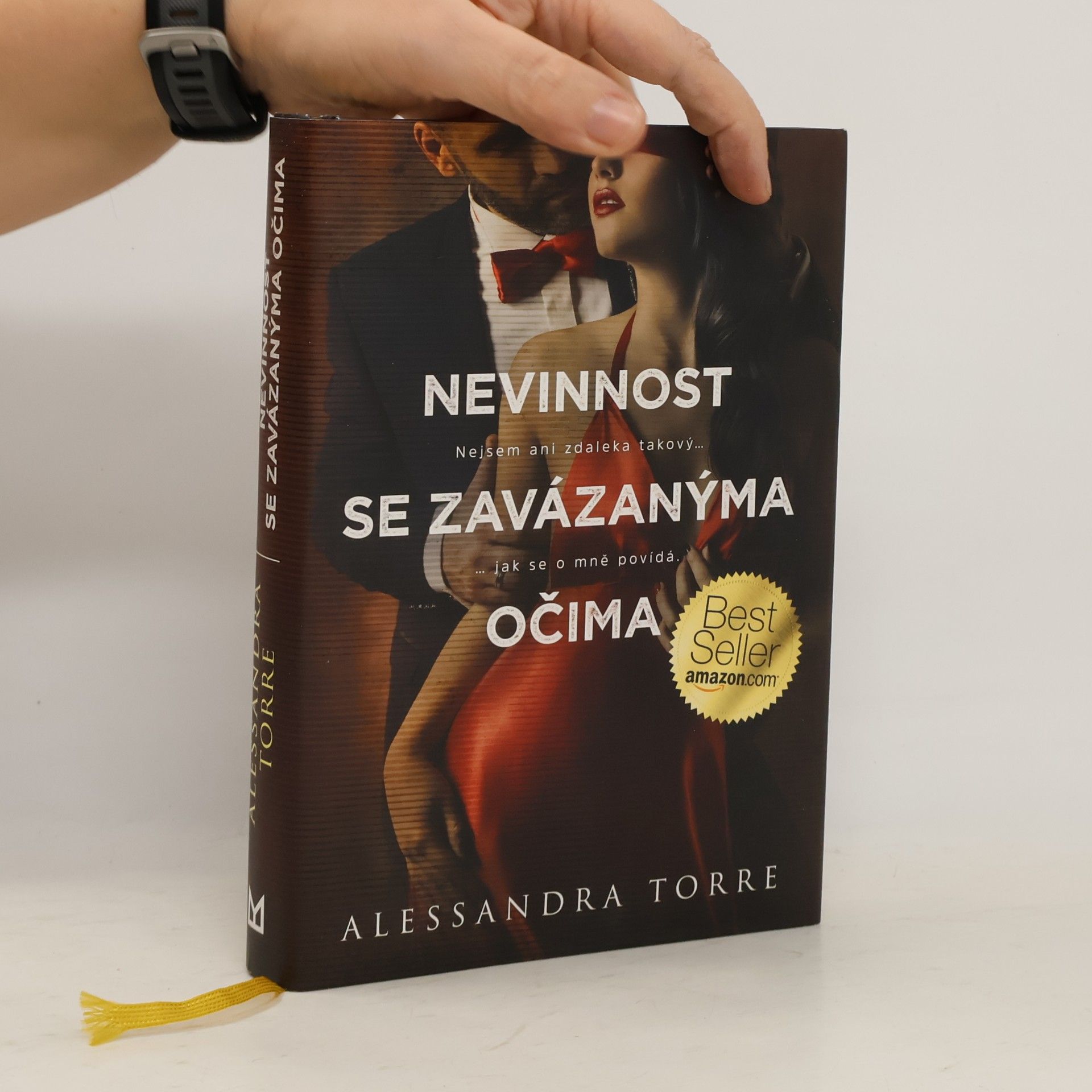 Alessandra Torre Nevinnost se závazanýma očima