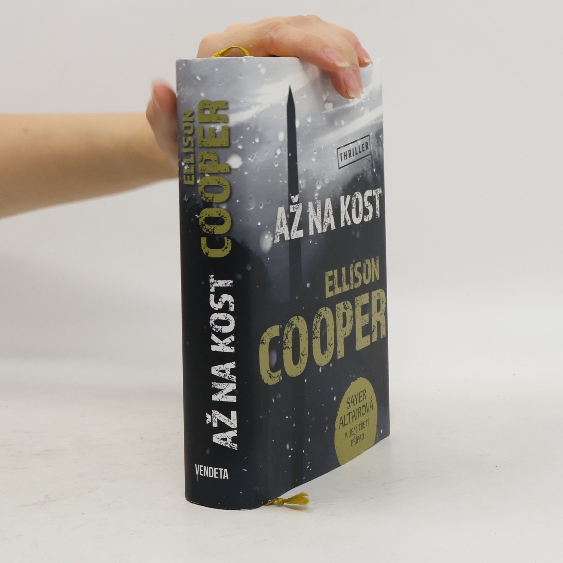 Ellison Cooper Až na kost