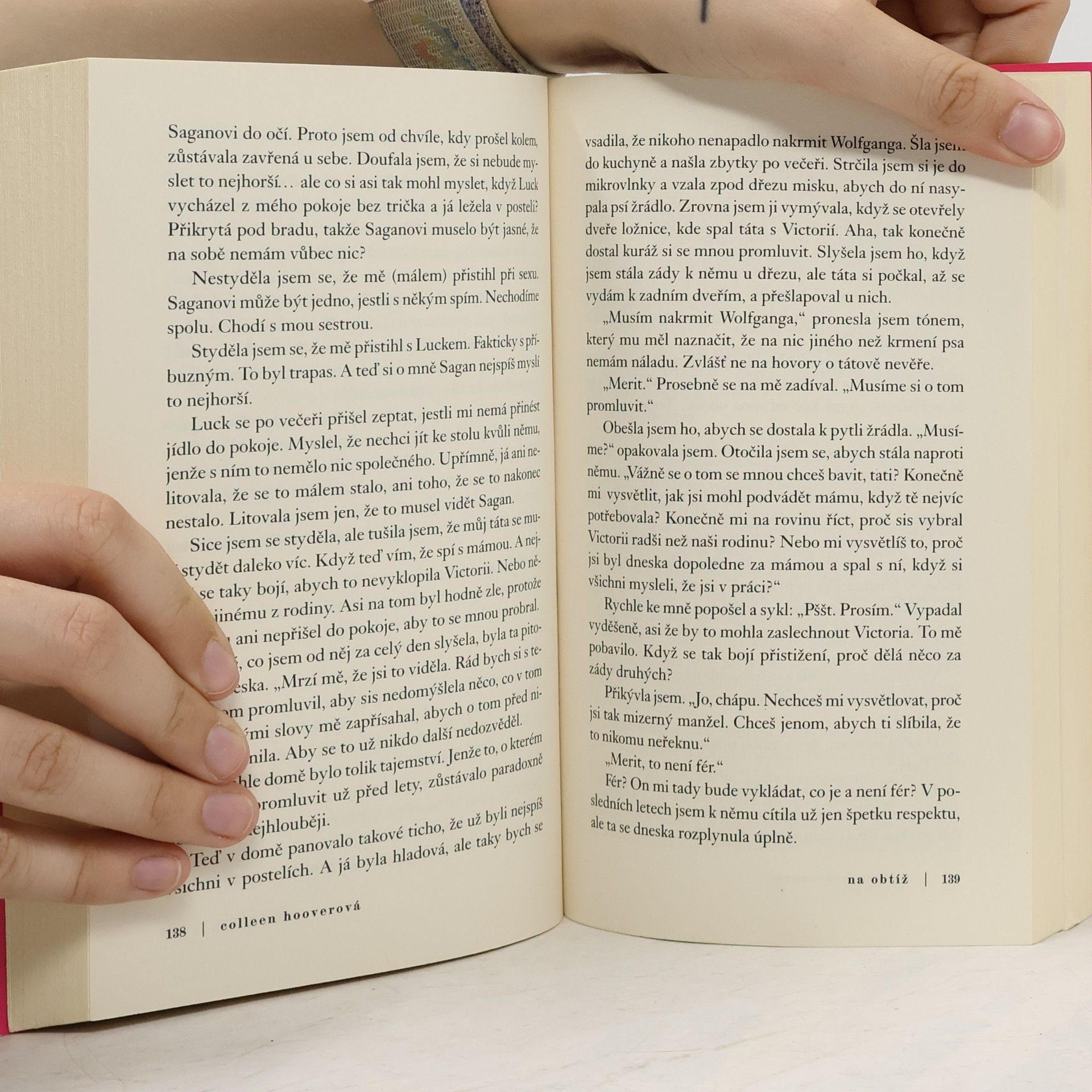 Colleen Hoover Na obtíž
