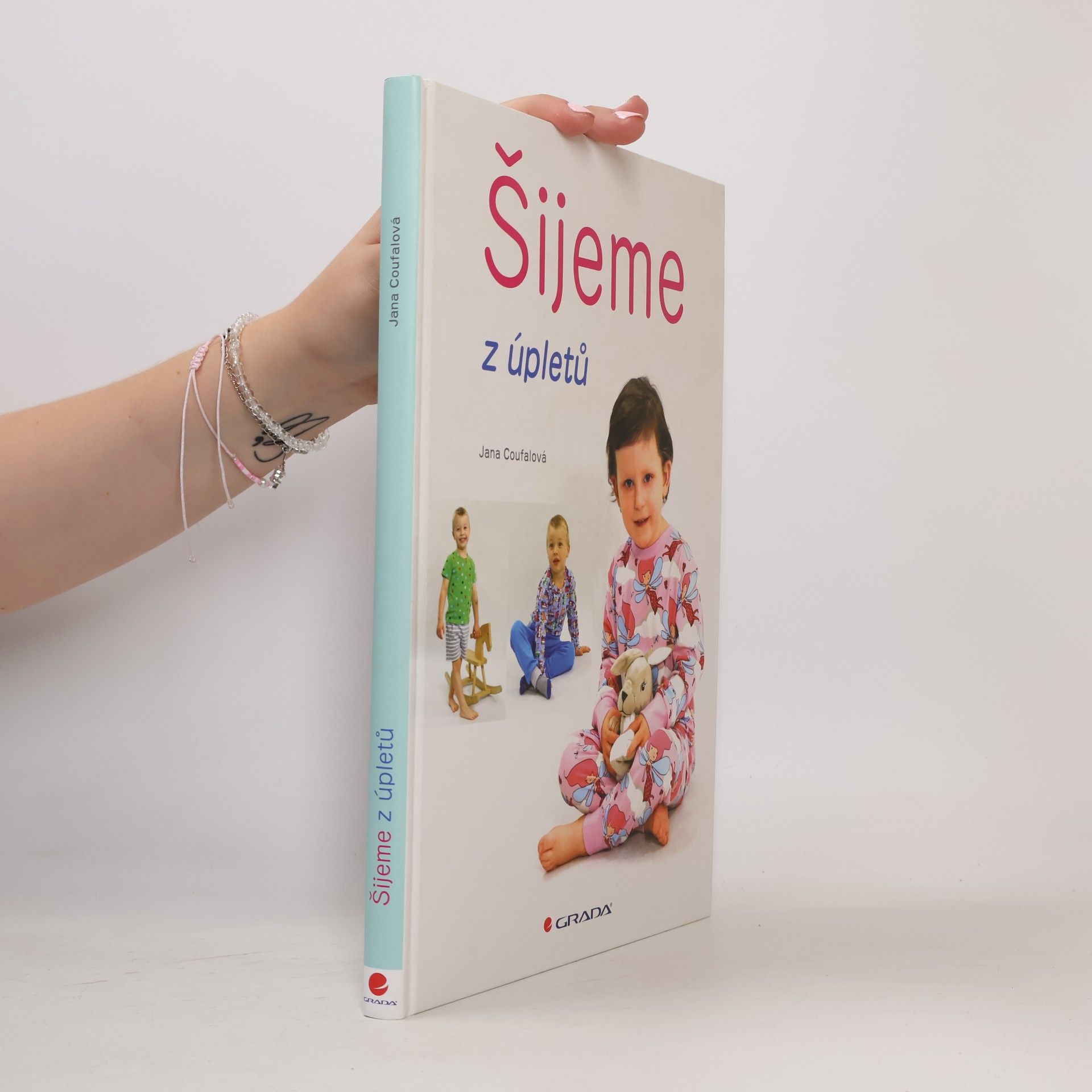 Jana Coufalová Šijeme z úpletů