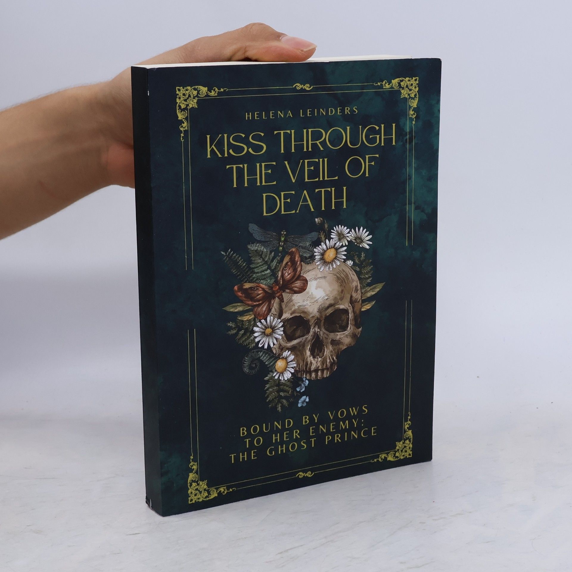 Helena Leinders Kiss Through the Veil of Death