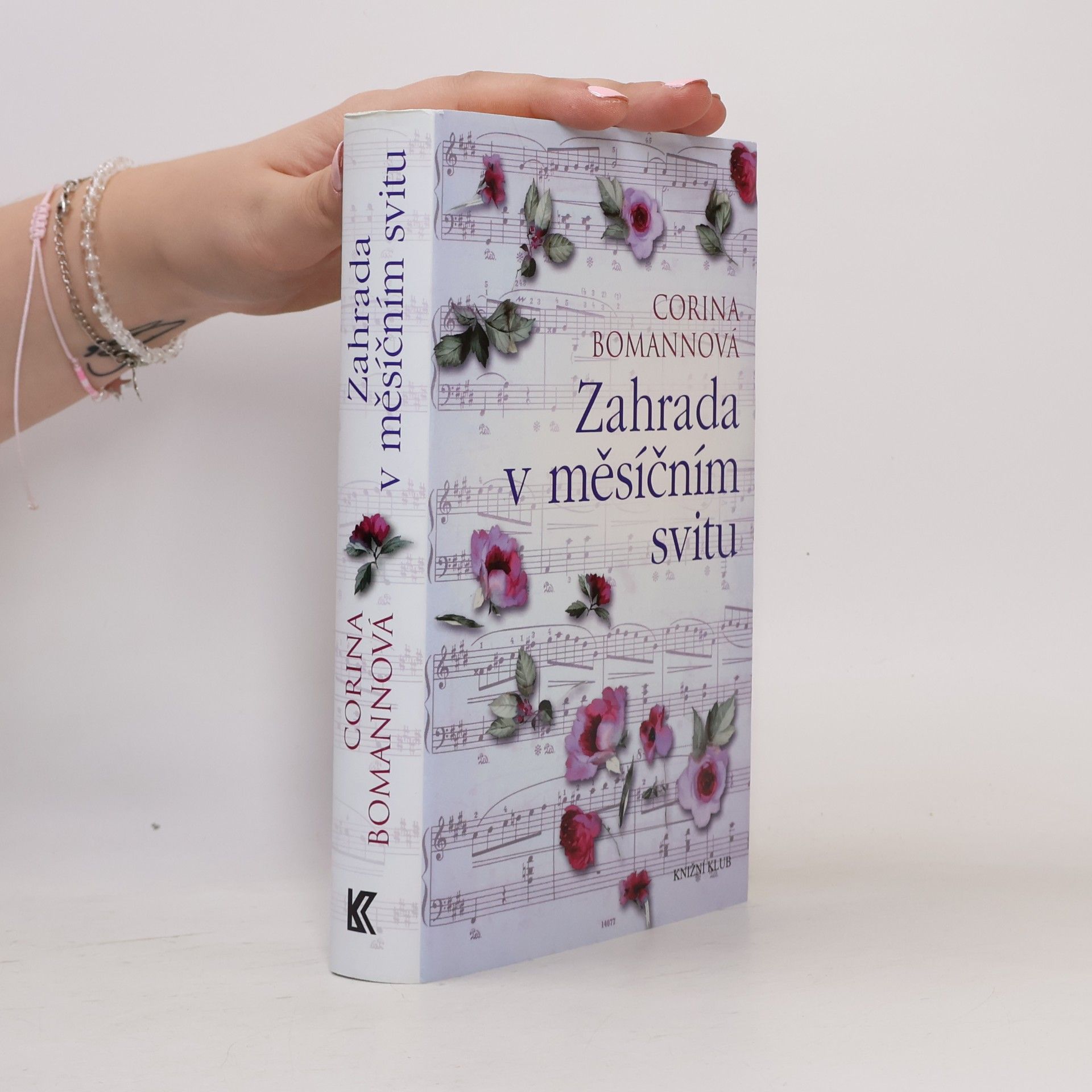 Corina Bomann Zahrada v měsíčním svitu