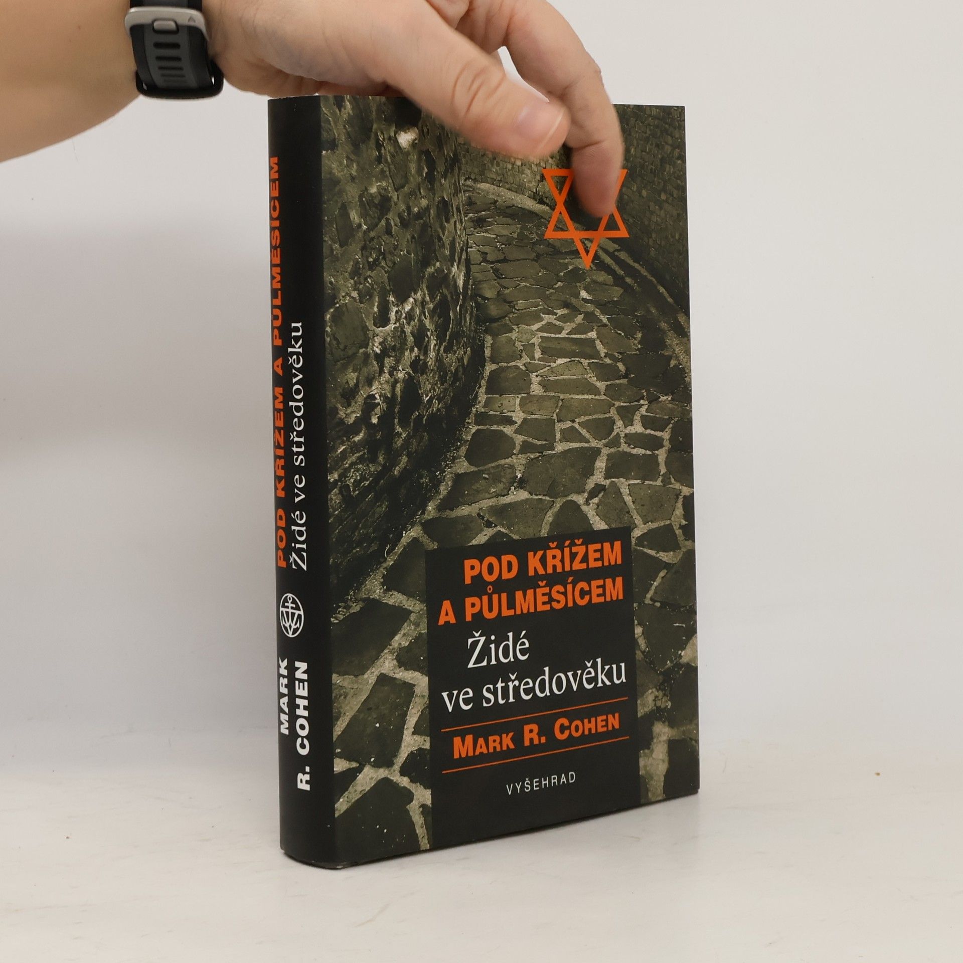 Mark R. Cohen Pod křížem a půlměsícem : Židé ve středověku