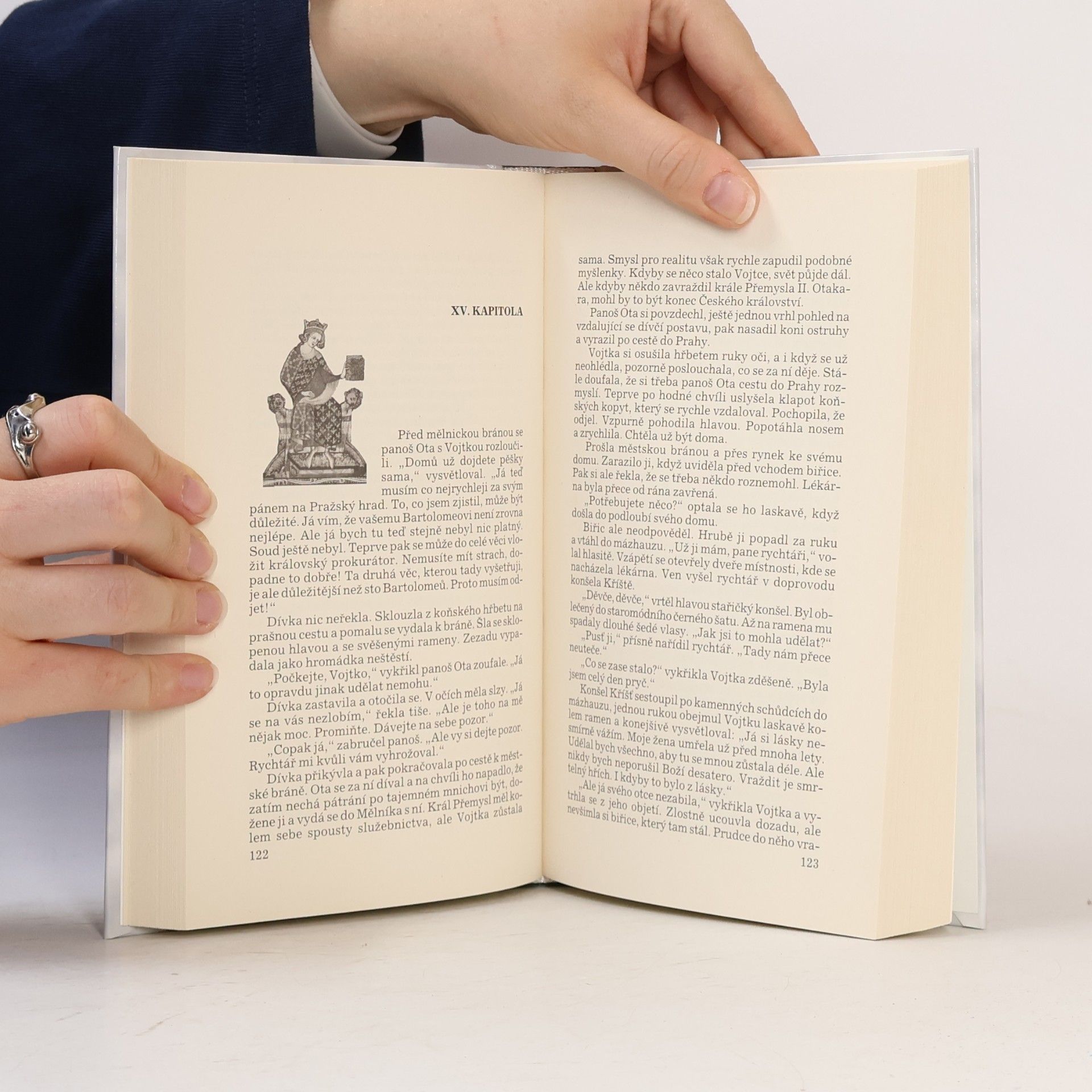 Vlastimil Vondruška Znamení rožmberské růže, aneb, Tři zločiny, které rozřešil královský prokurátor Oldřich z Chlumu