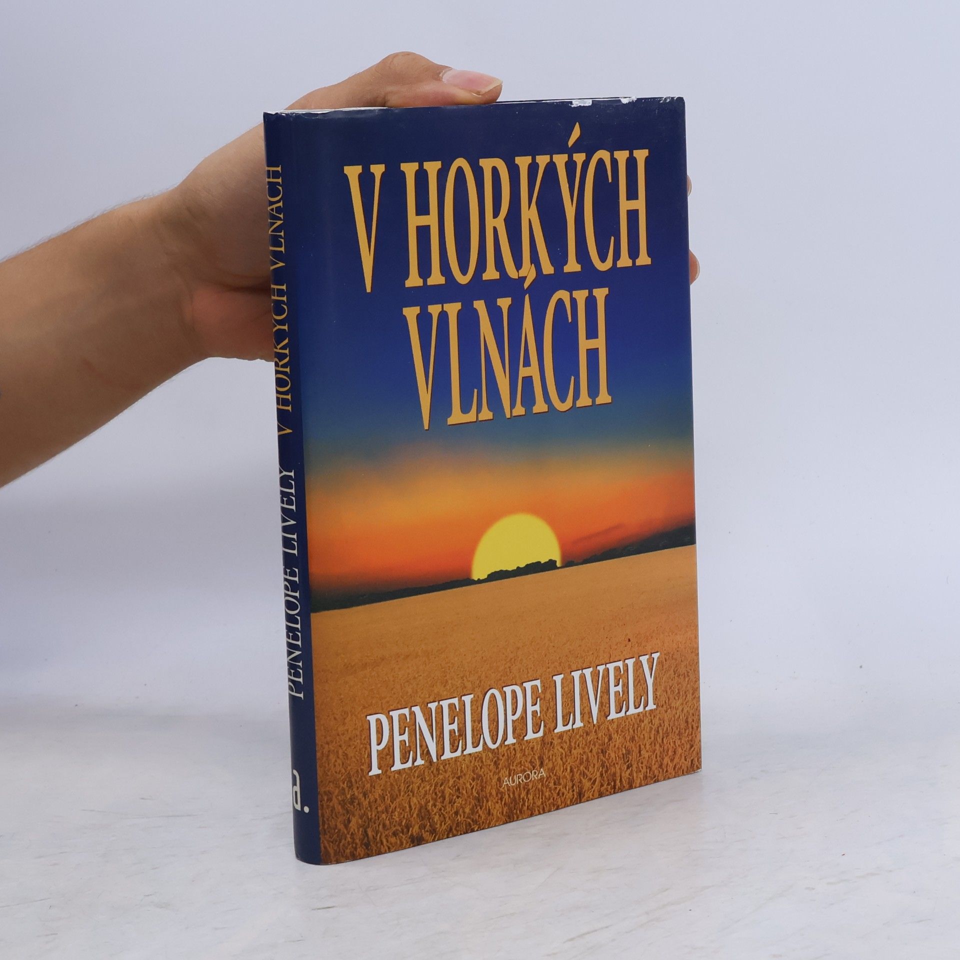 Penelope Lively V horkých vlnách