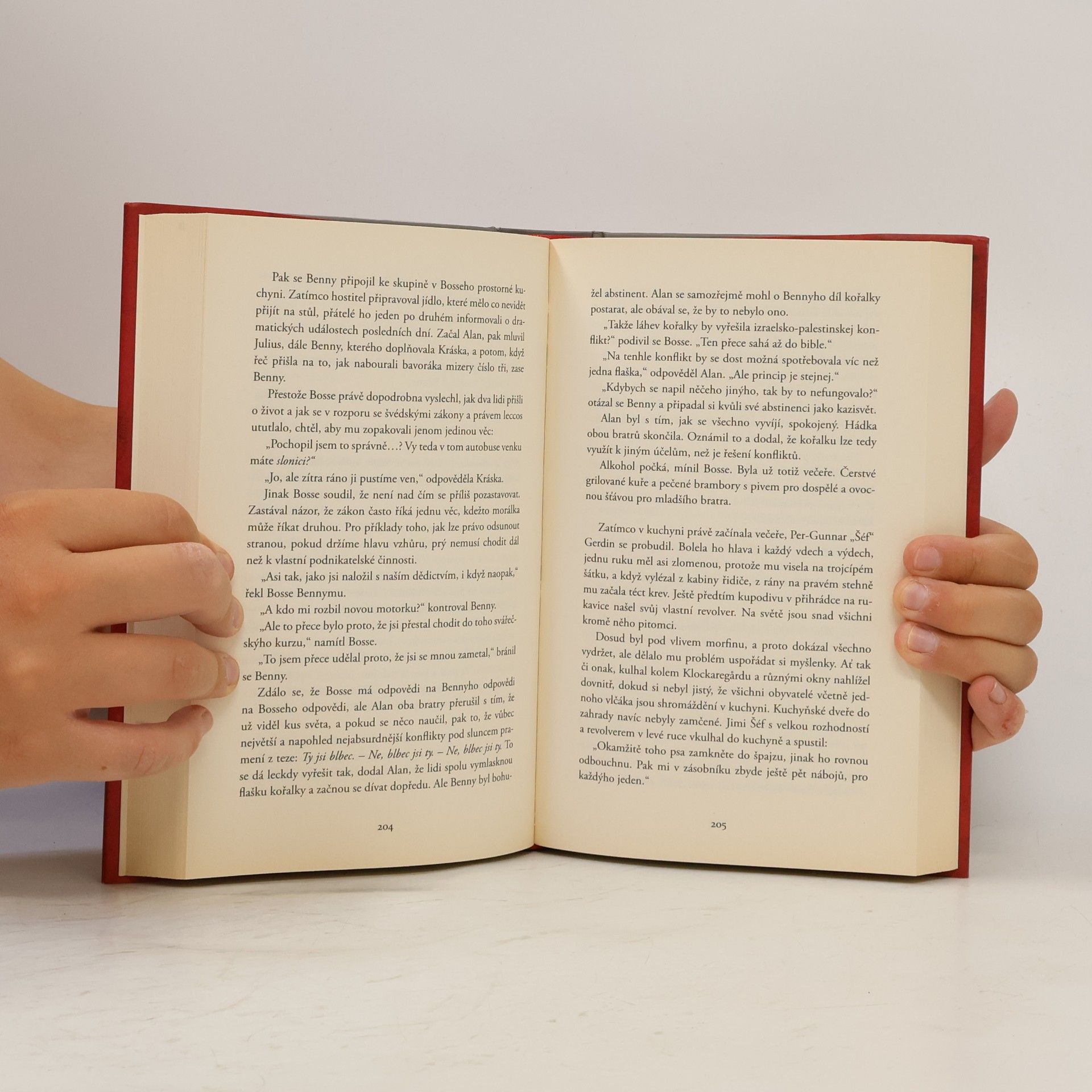 Jonas Jonasson Stoletý stařík, který vylezl z okna a zmizel