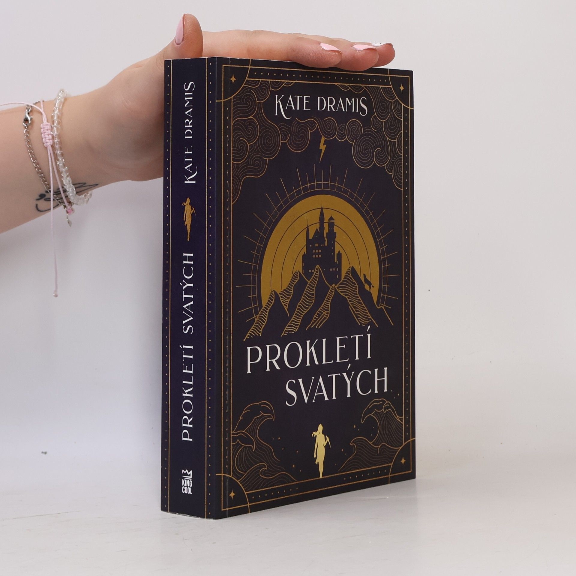 Kate Dramis Prokletí svatých