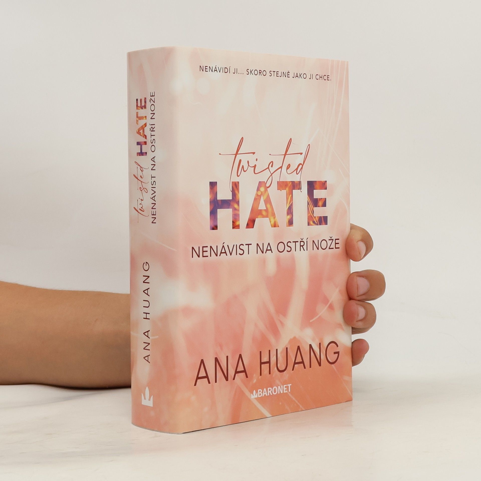 Ana Huang Twisted Hate: Nenávist na ostří nože