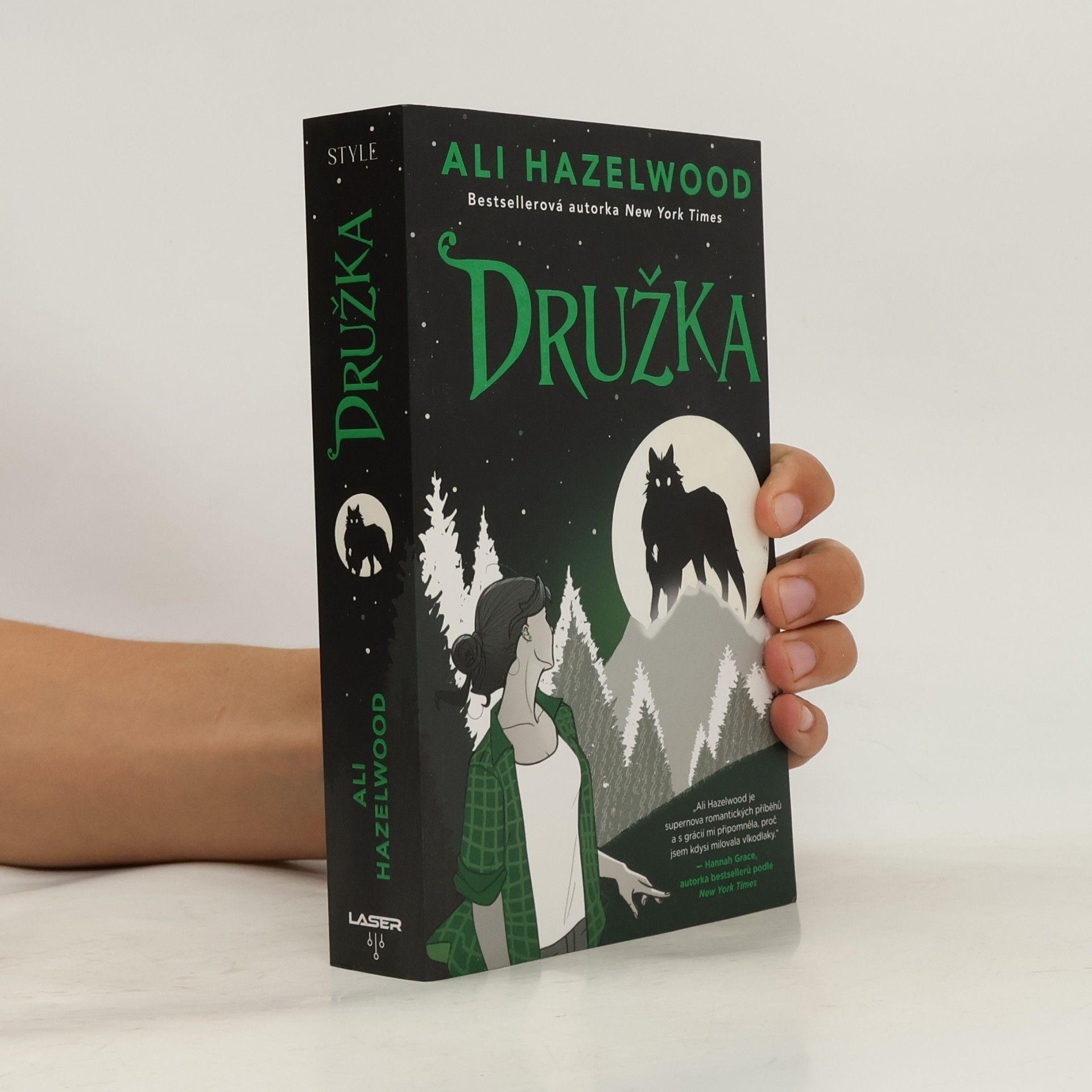 Ali Hazelwood Družka