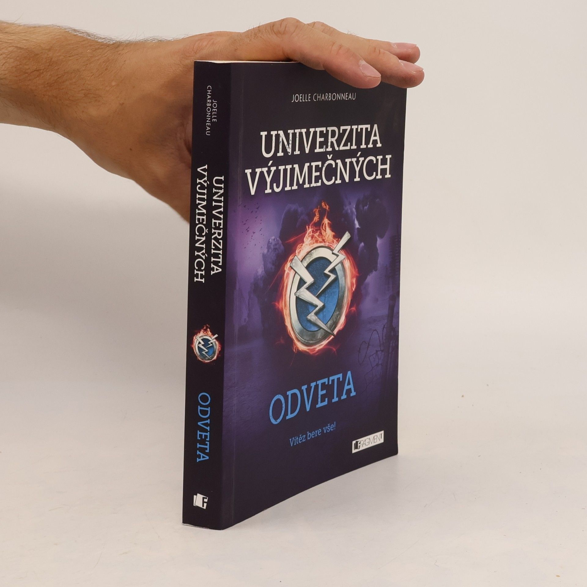Joelle Charbonneau Univerzita výjimečných - Odveta