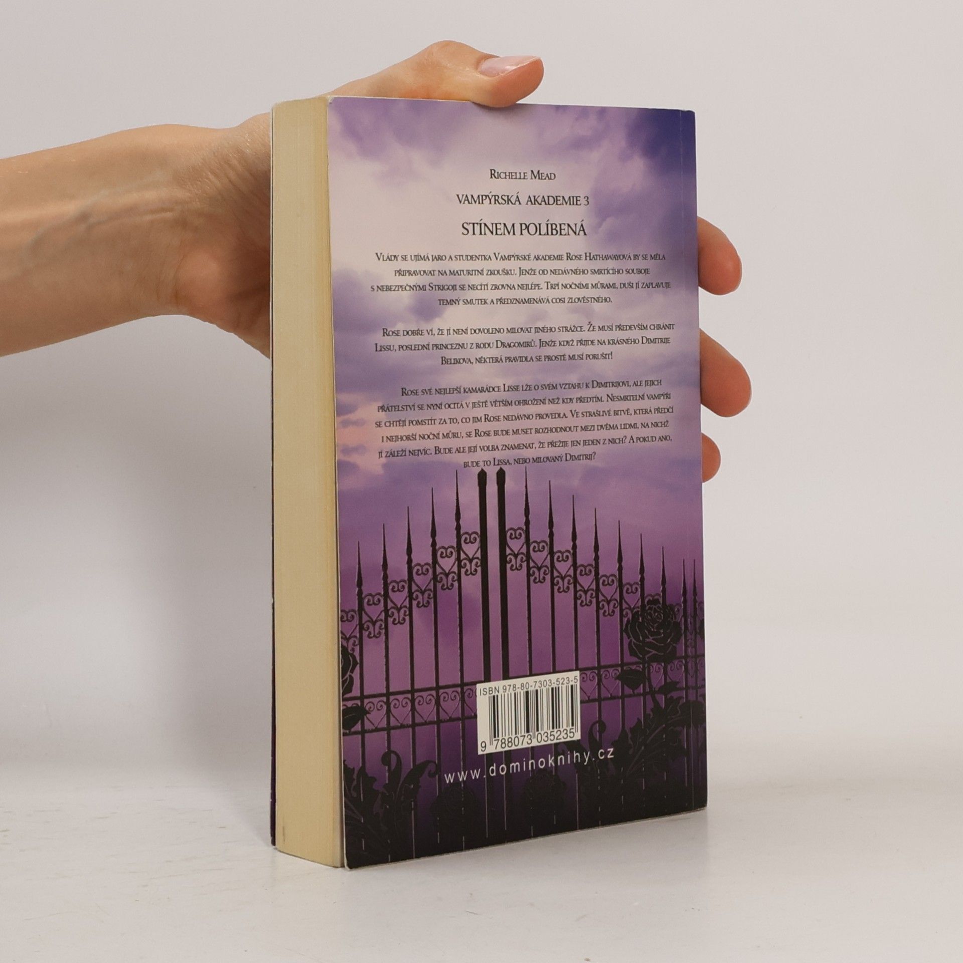 Richelle Mead Vampýrská akademie 3: Stínem políbená.