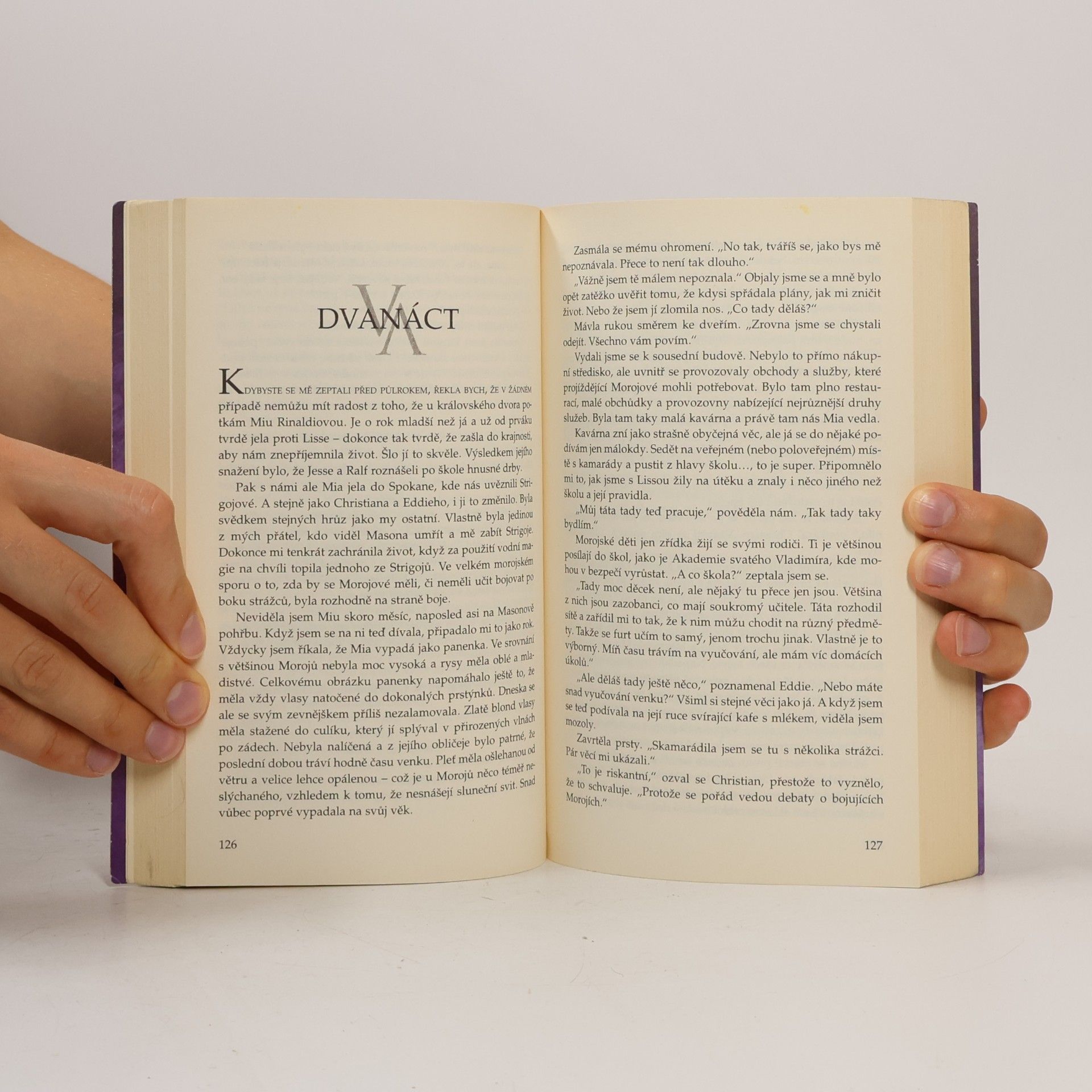 Richelle Mead Vampýrská akademie 3: Stínem políbená.
