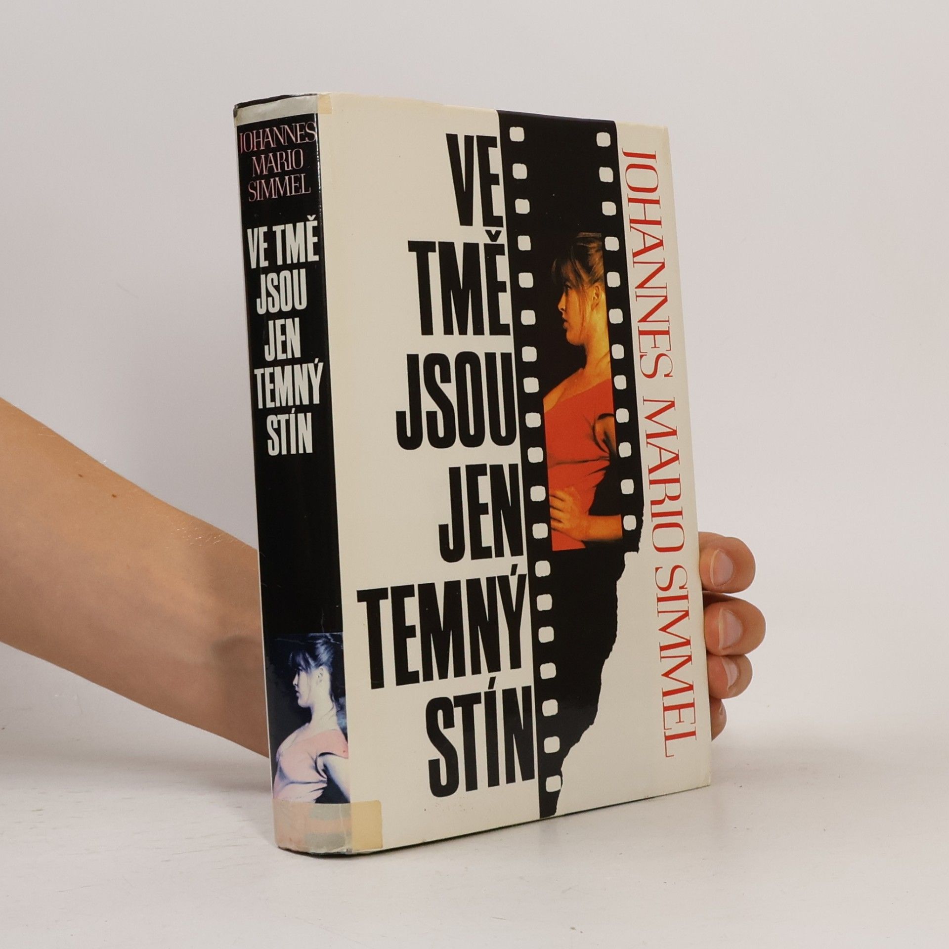 Johannes Mario Simmel Ve tmě jsou jen temný stín