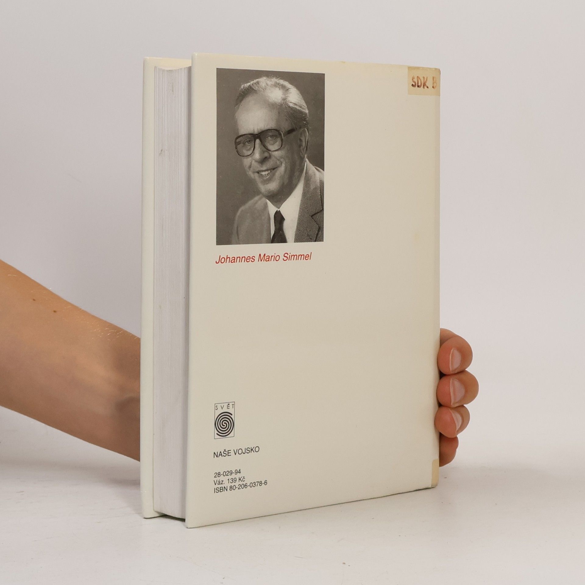 Johannes Mario Simmel Ve tmě jsou jen temný stín