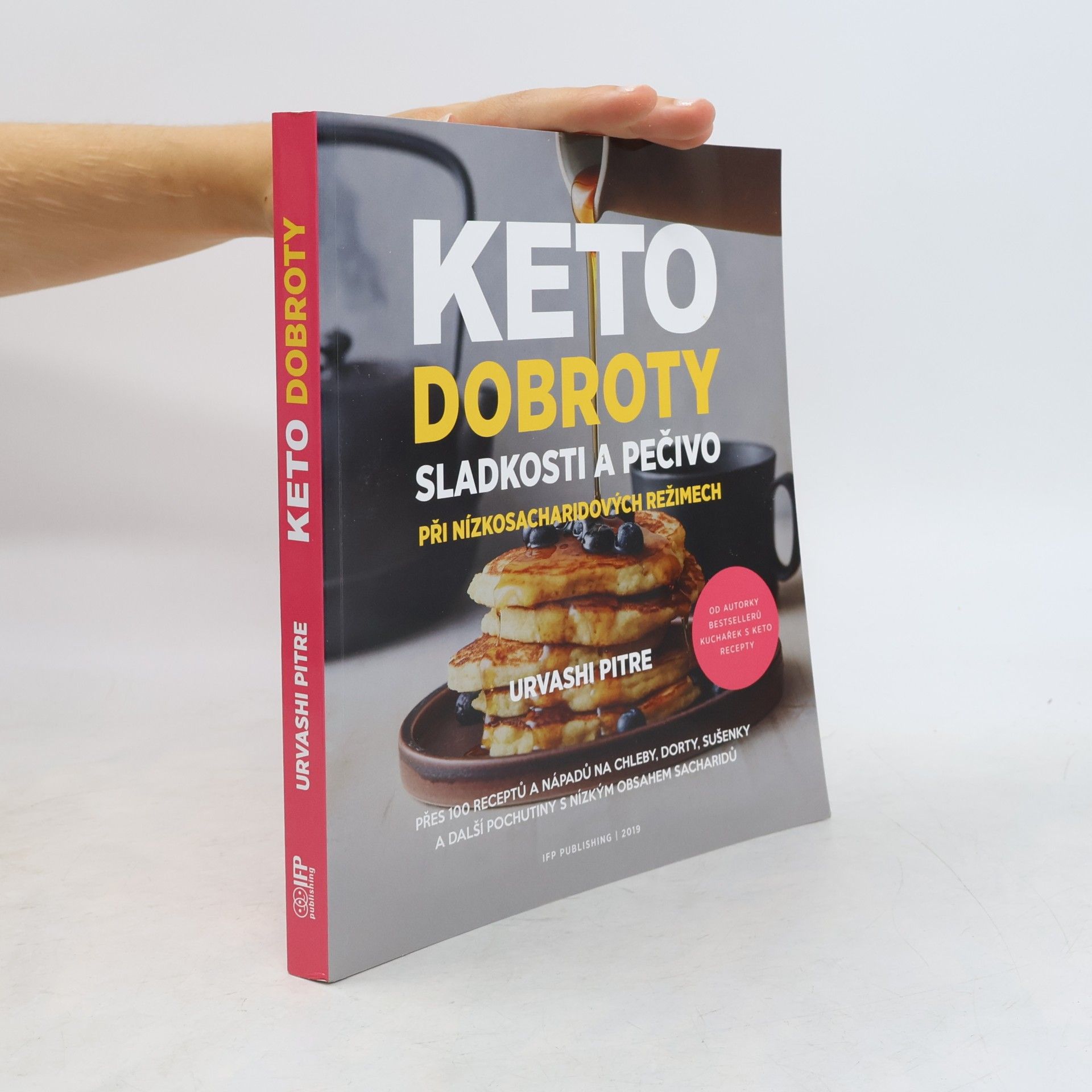 Keto dobroty. Sladkosti a pečivo při nízkosacharidových režimech