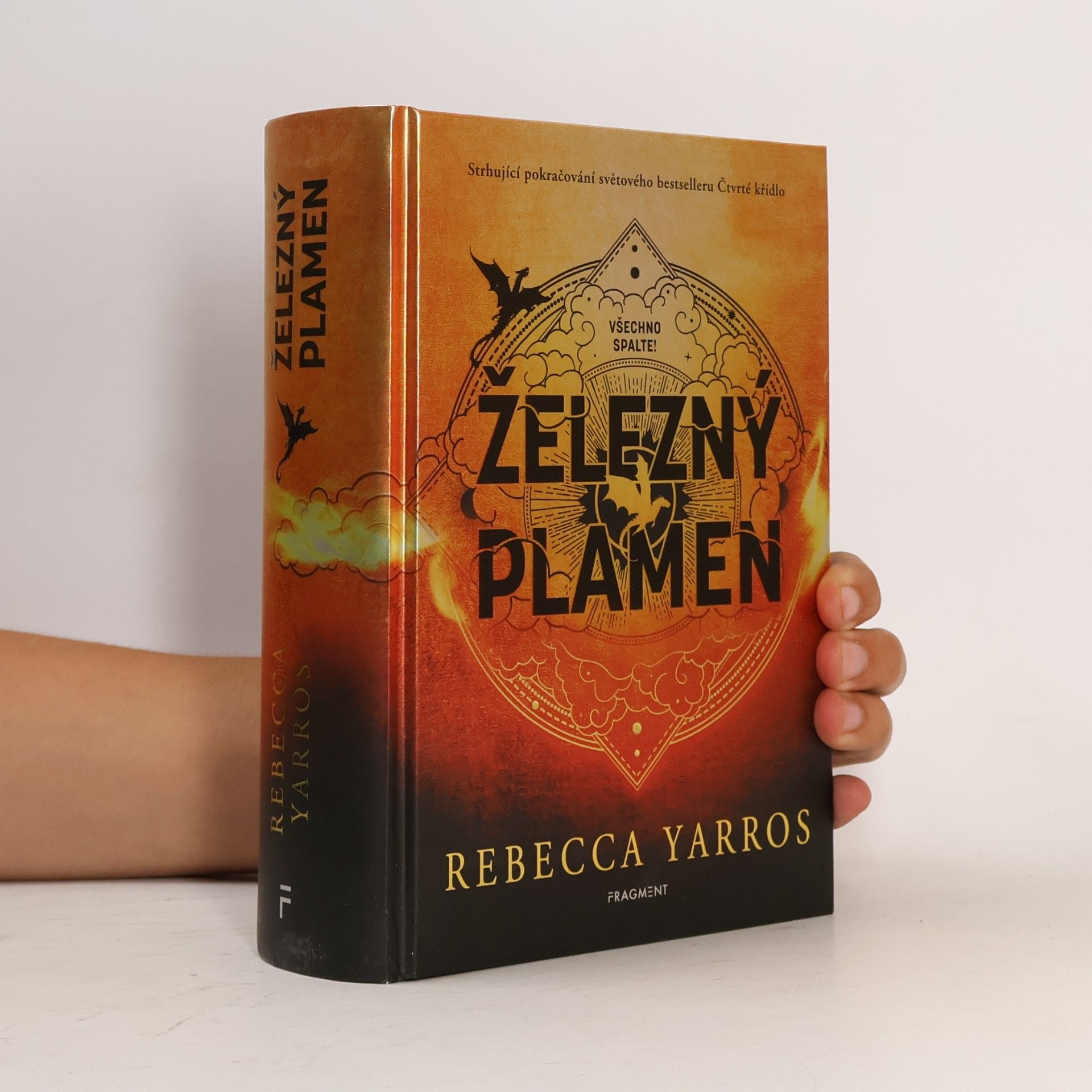 Rebecca Yarros Železný plamen