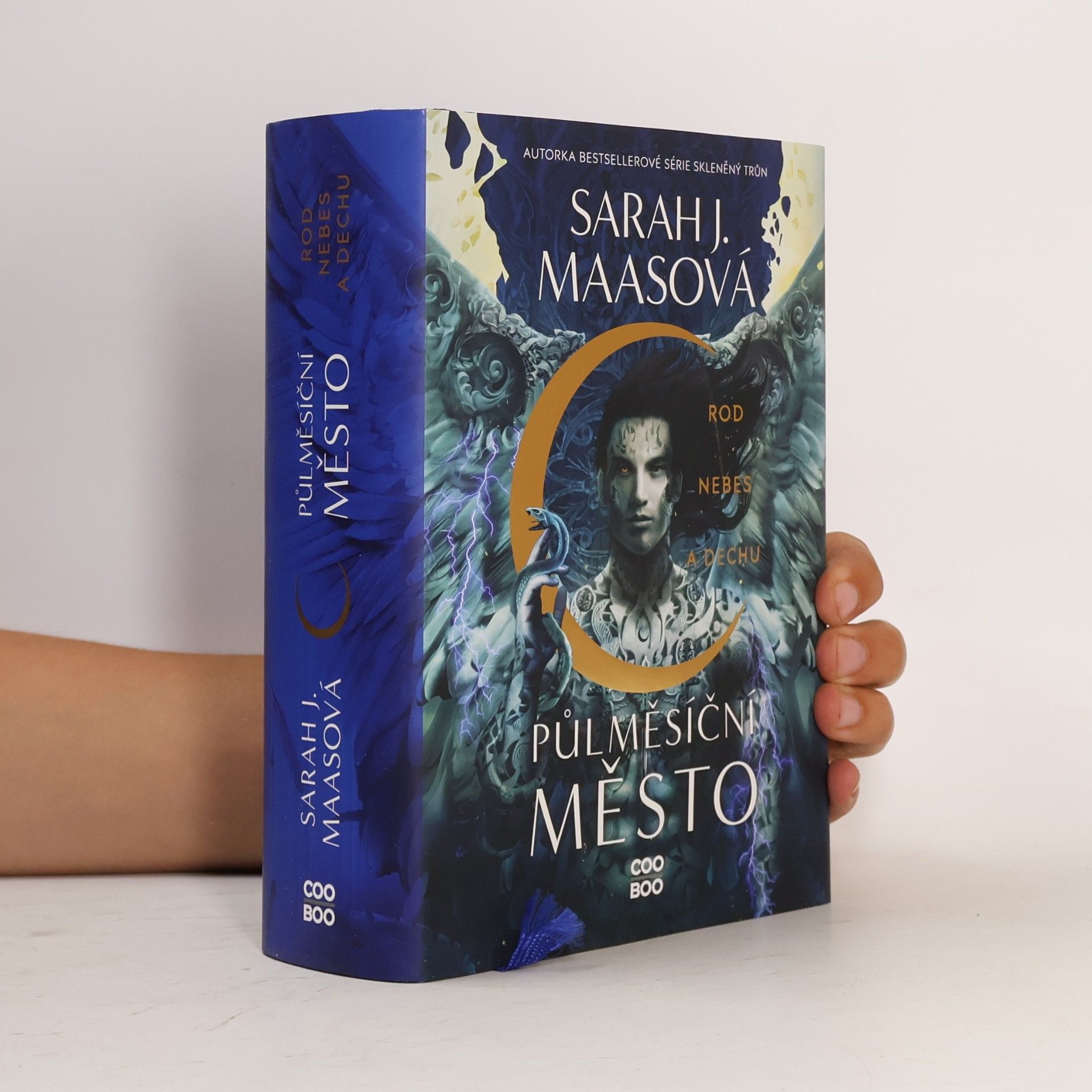 Sarah J. Maas Půlměsíční město. Rod nebes a dechu