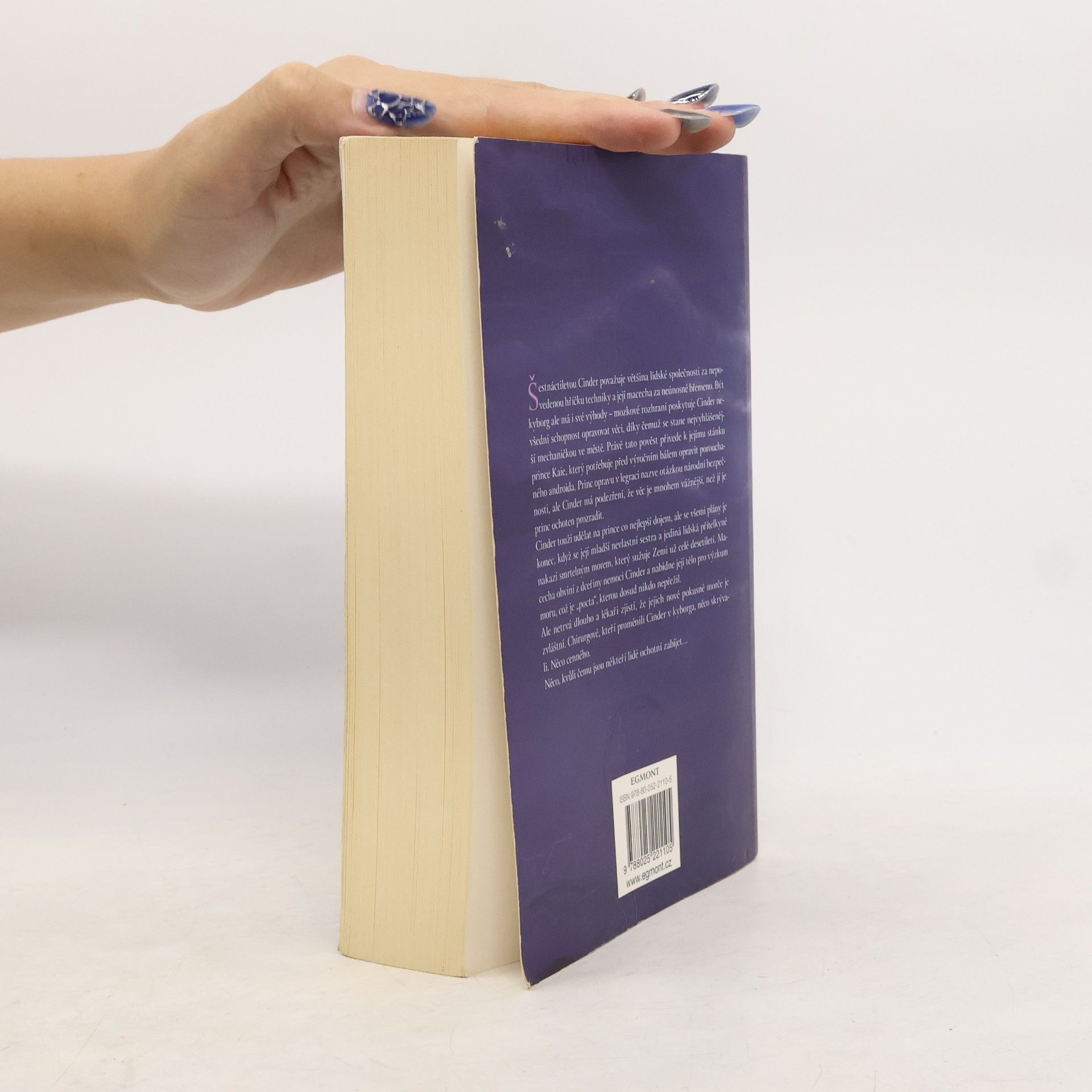 Marissa Meyer Měsíční kroniky - Cinder (1. díl série)
