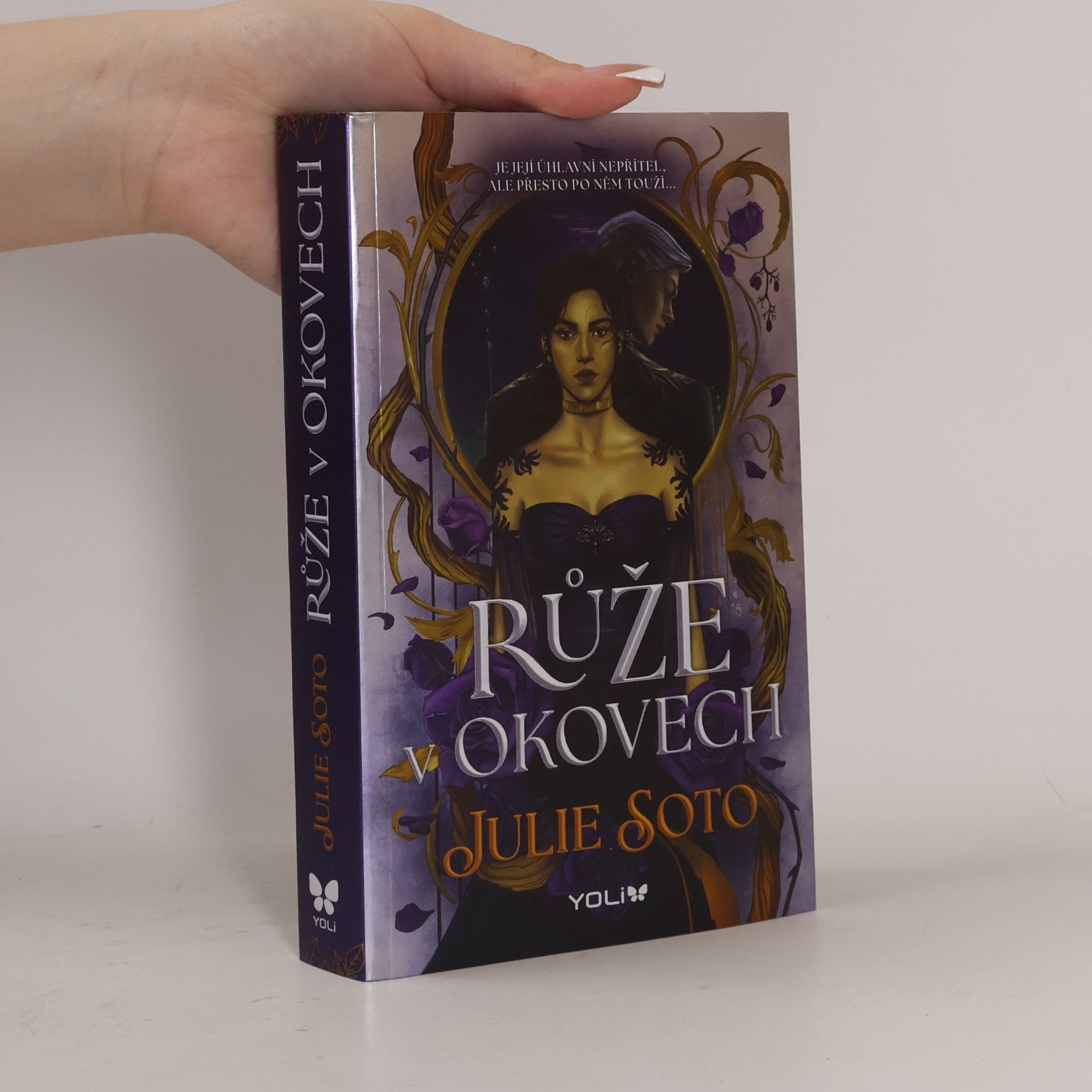 Julia Soto Růže v okovech