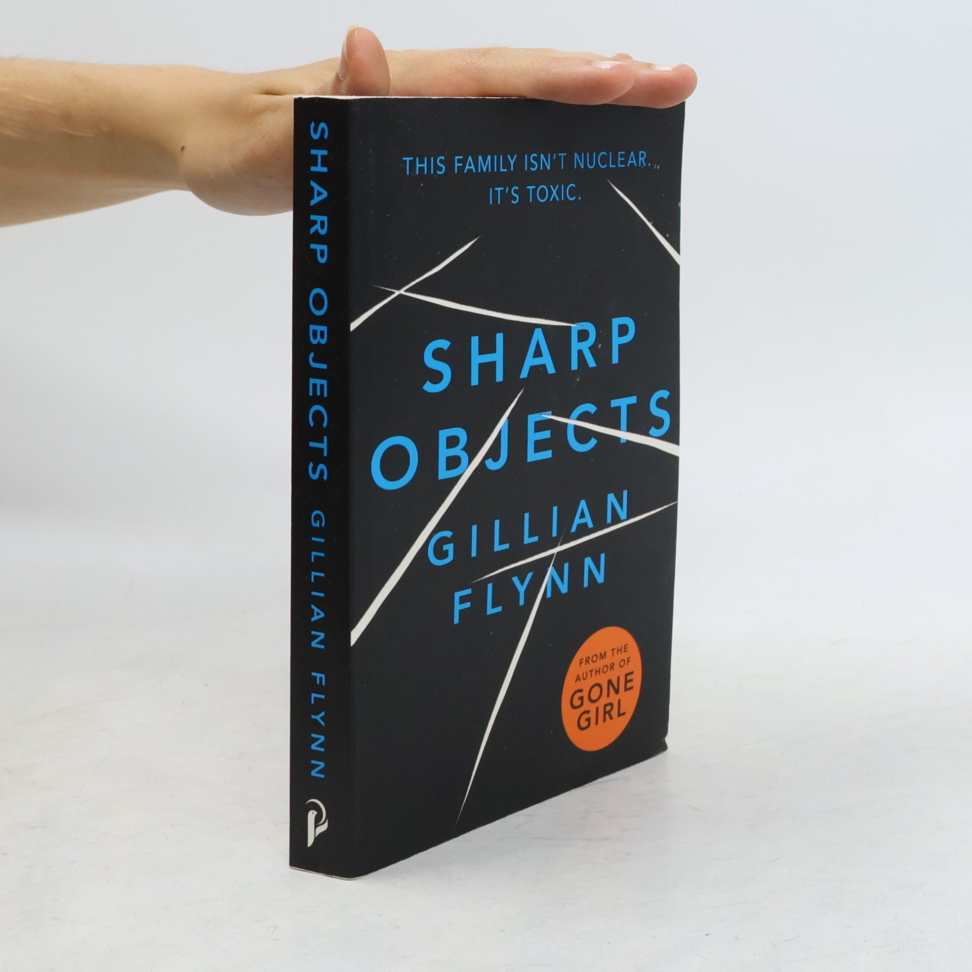 Gillian Flynn Sharp objects