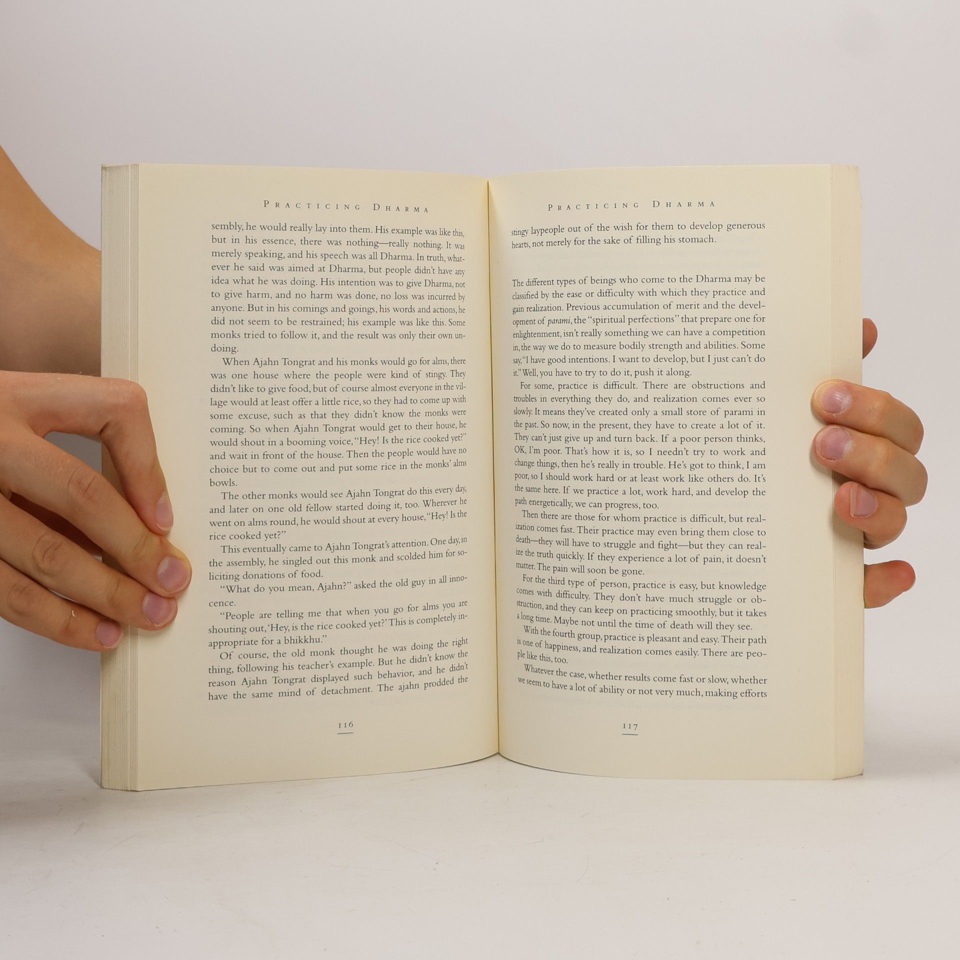 Adžán Čá Being Dharma: The Essence of the Buddha's Teachings