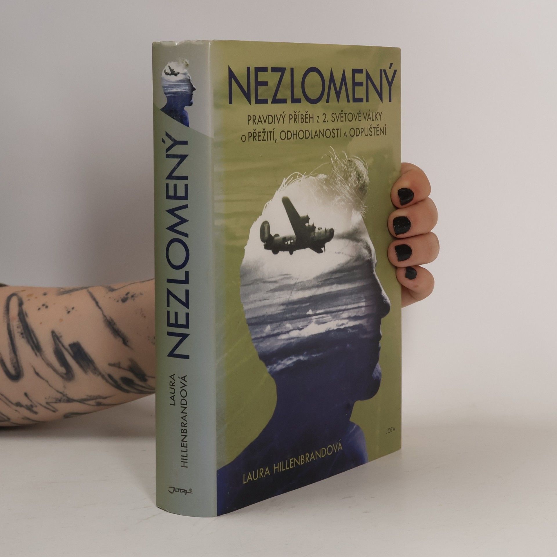 Laura Hillenbrand Nezlomený. Pravdivý příběh z 2. světové války o přežití, odhodlanosti a odpuštění