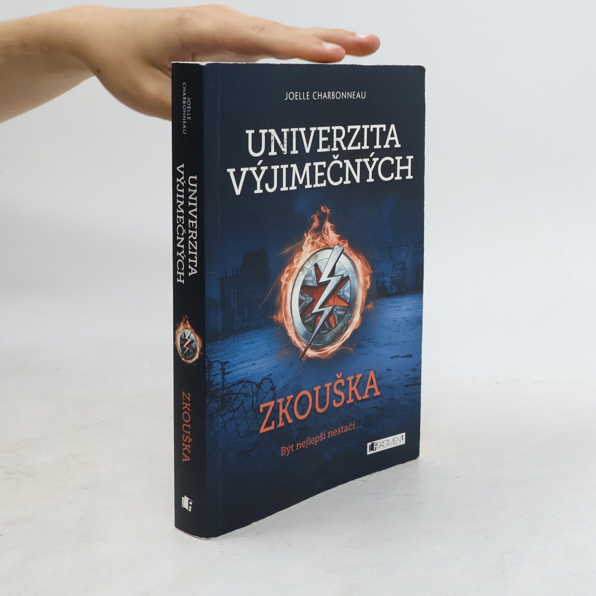 Joelle Charbonneau Univerzita výjimečných. Zkouška