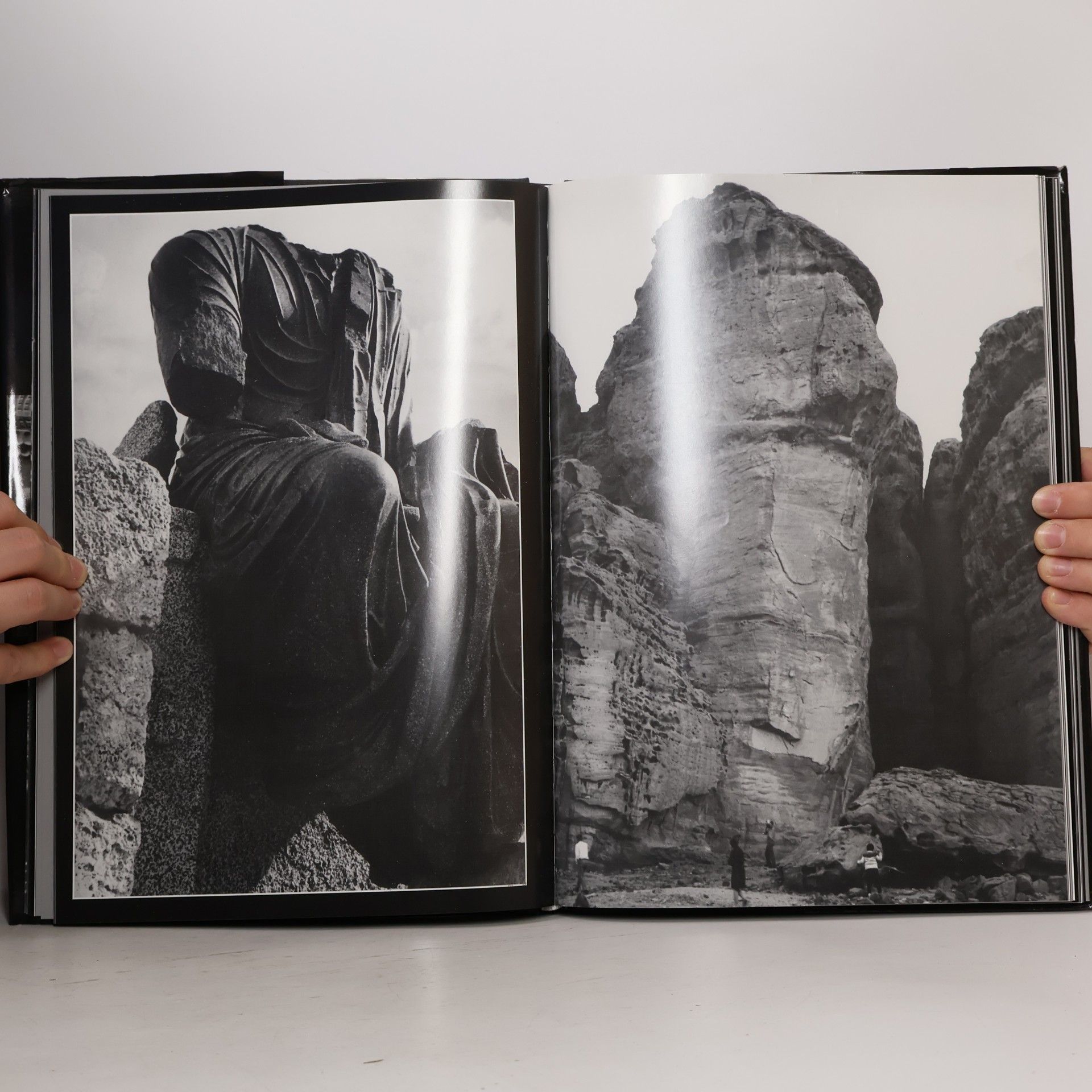 Magdaléna Robinson Izrael - zamurovaná kniha, Israel A Book Immured