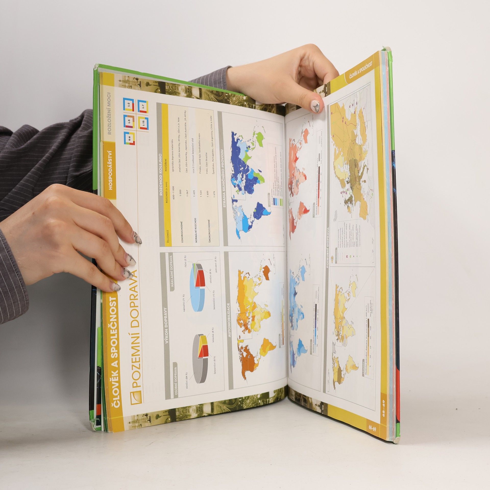 Martin Hanus Školní atlas dnešního světa