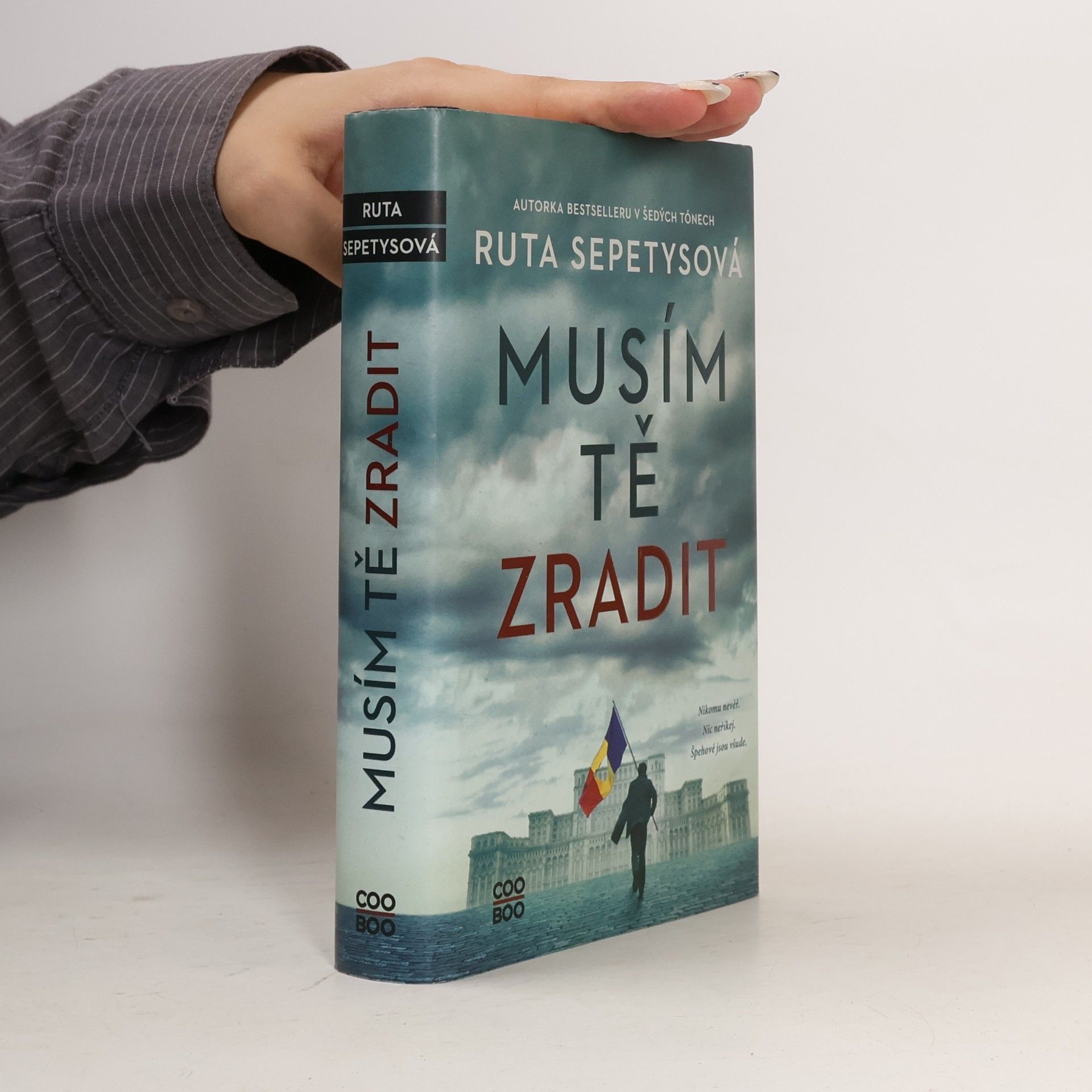 Ruta Sepetys Musím tě zradit