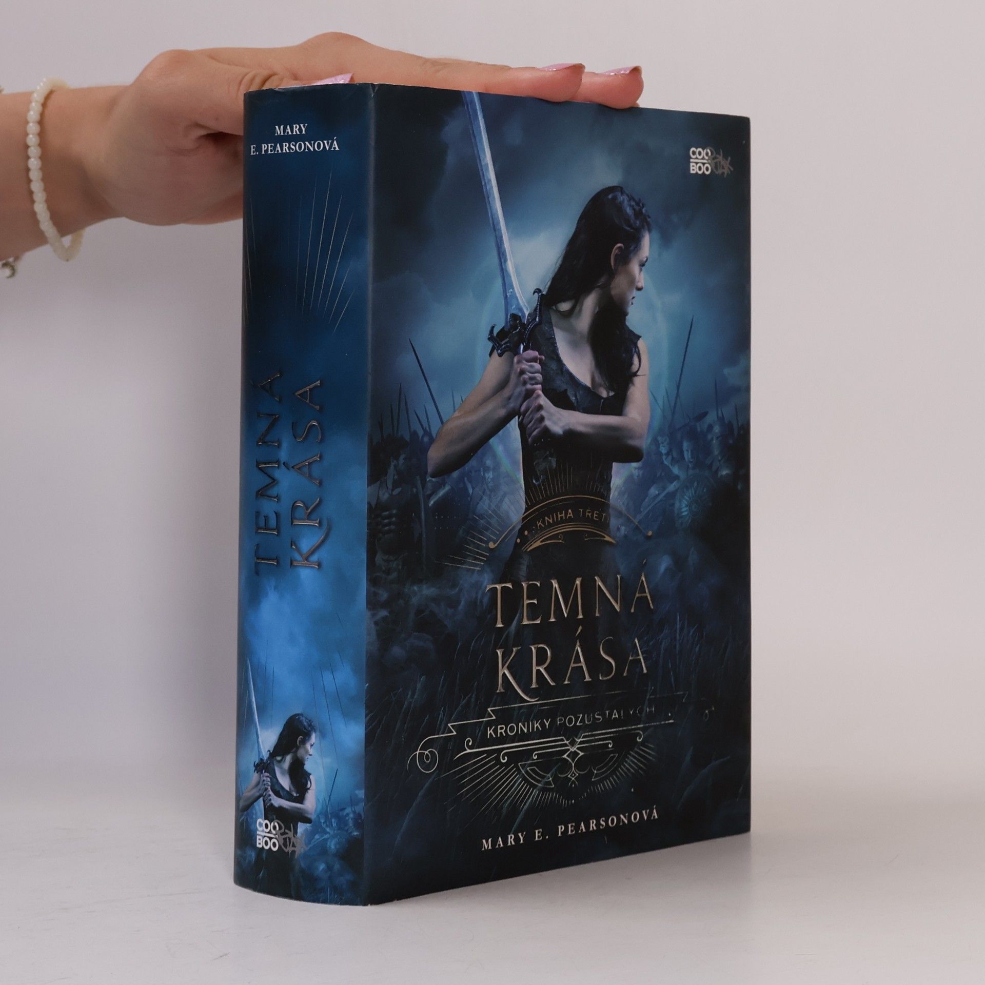 Mary E. Pearson Temná krása