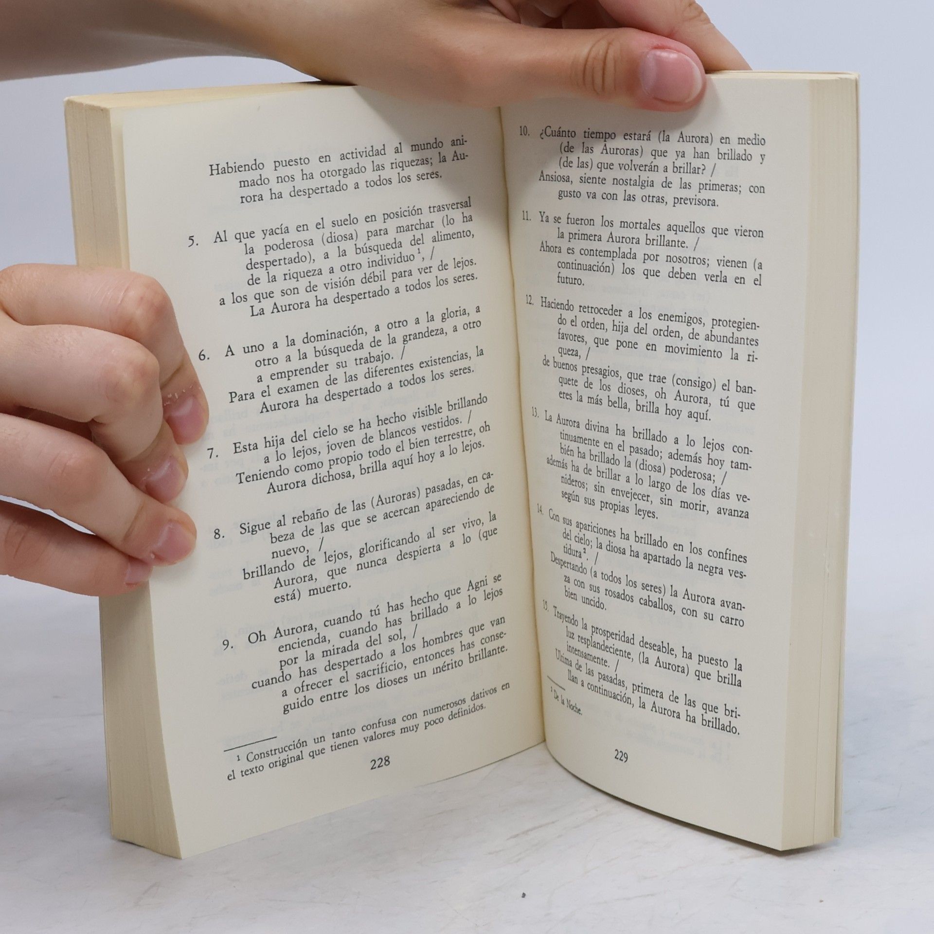 Tradicional Biblioteca de la literatura y el pensamiento universales - 8: Himnos védicos