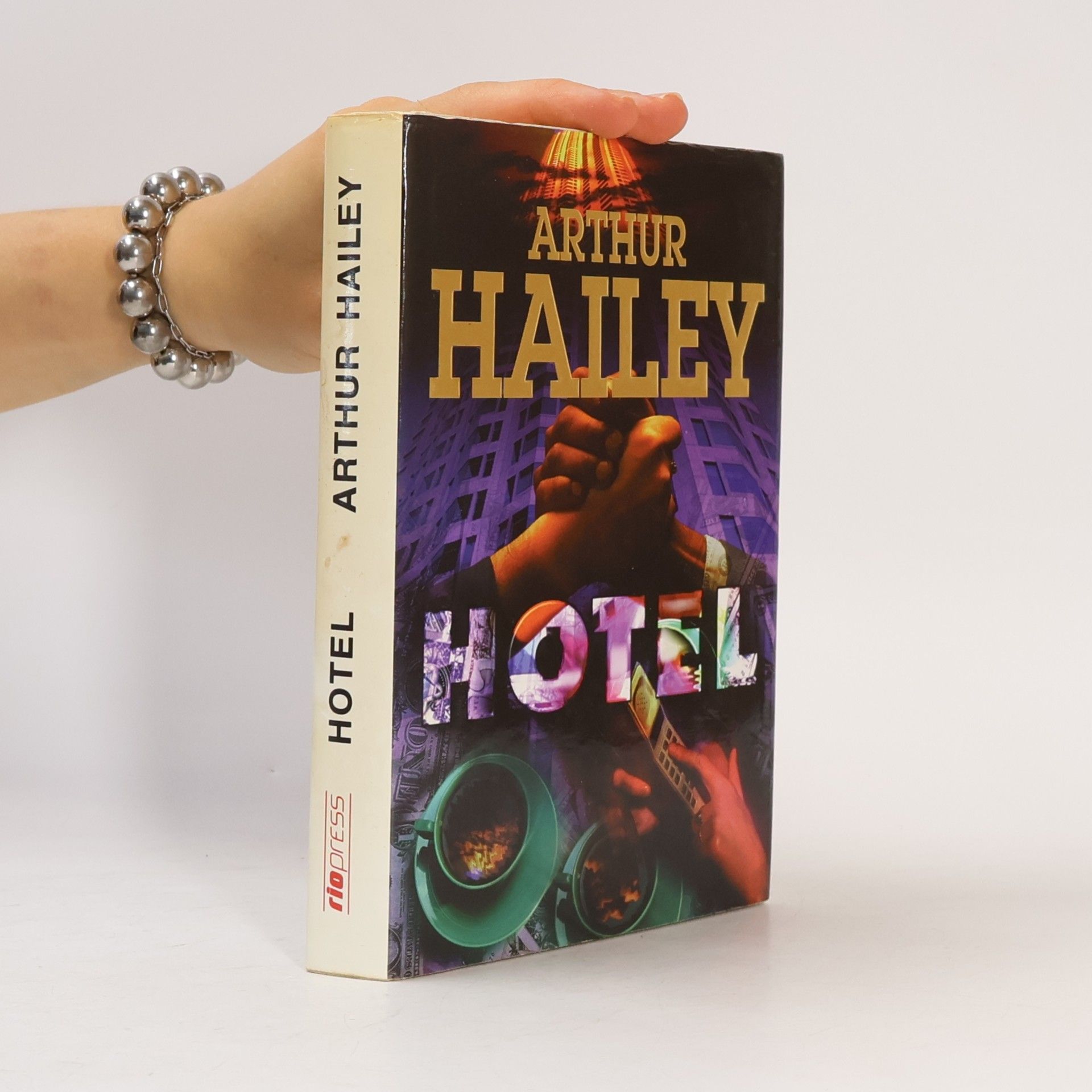 Arthur Hailey Hotel