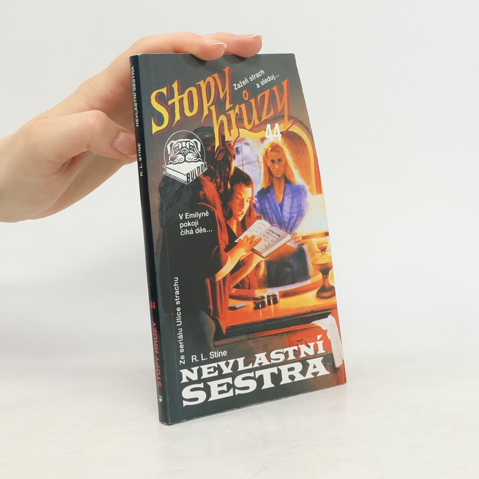 R. L. Stine Nevlastní sestra. Stopy hrůzy 44