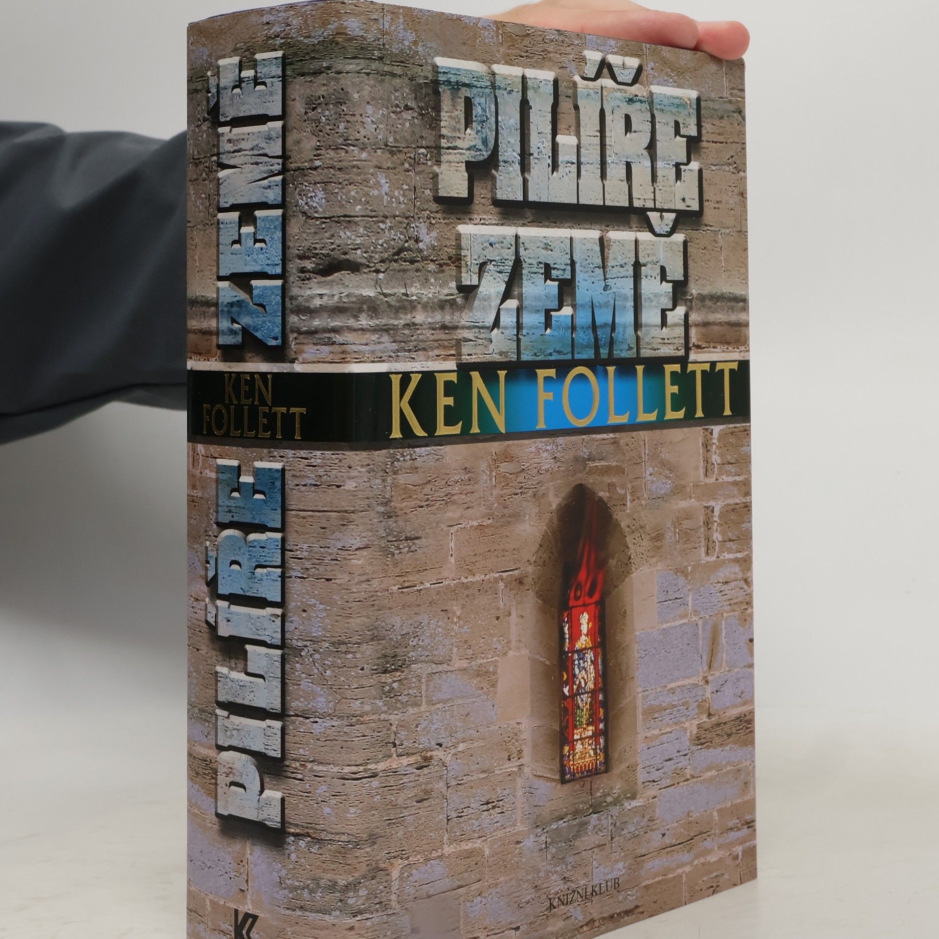 Ken Follett Pilíře země