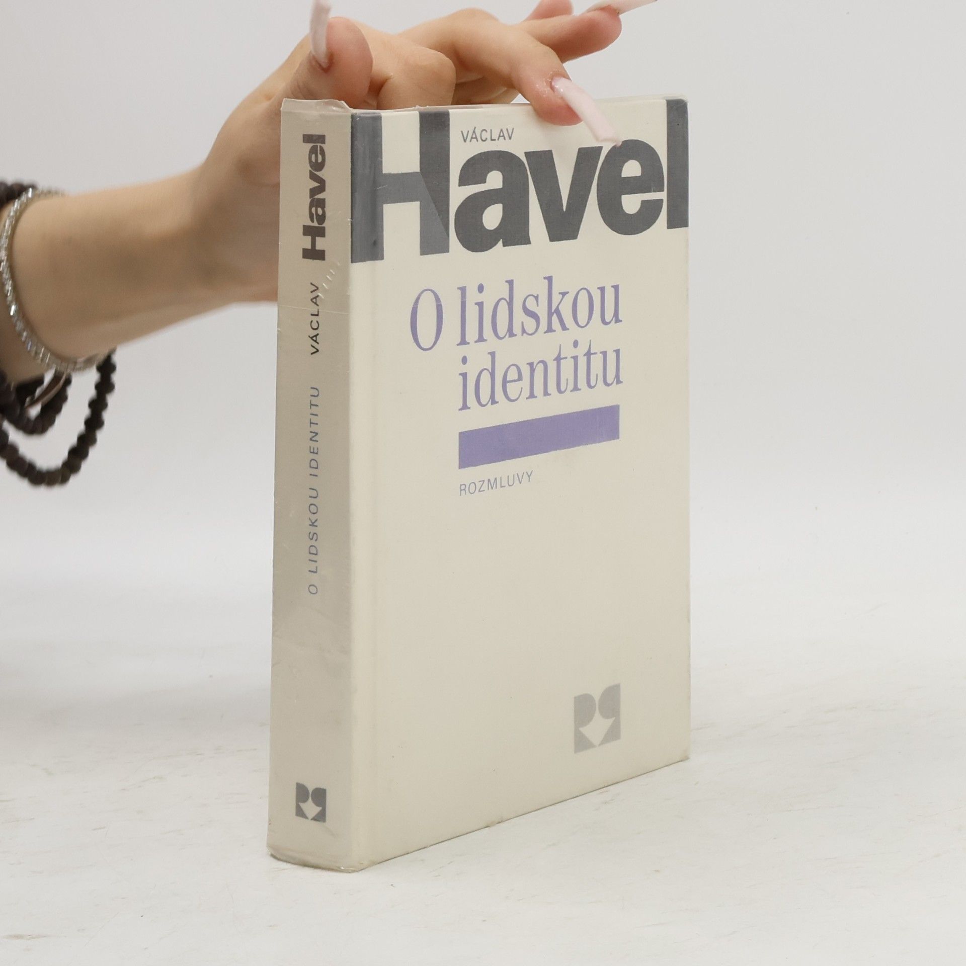 O lidskou identitu