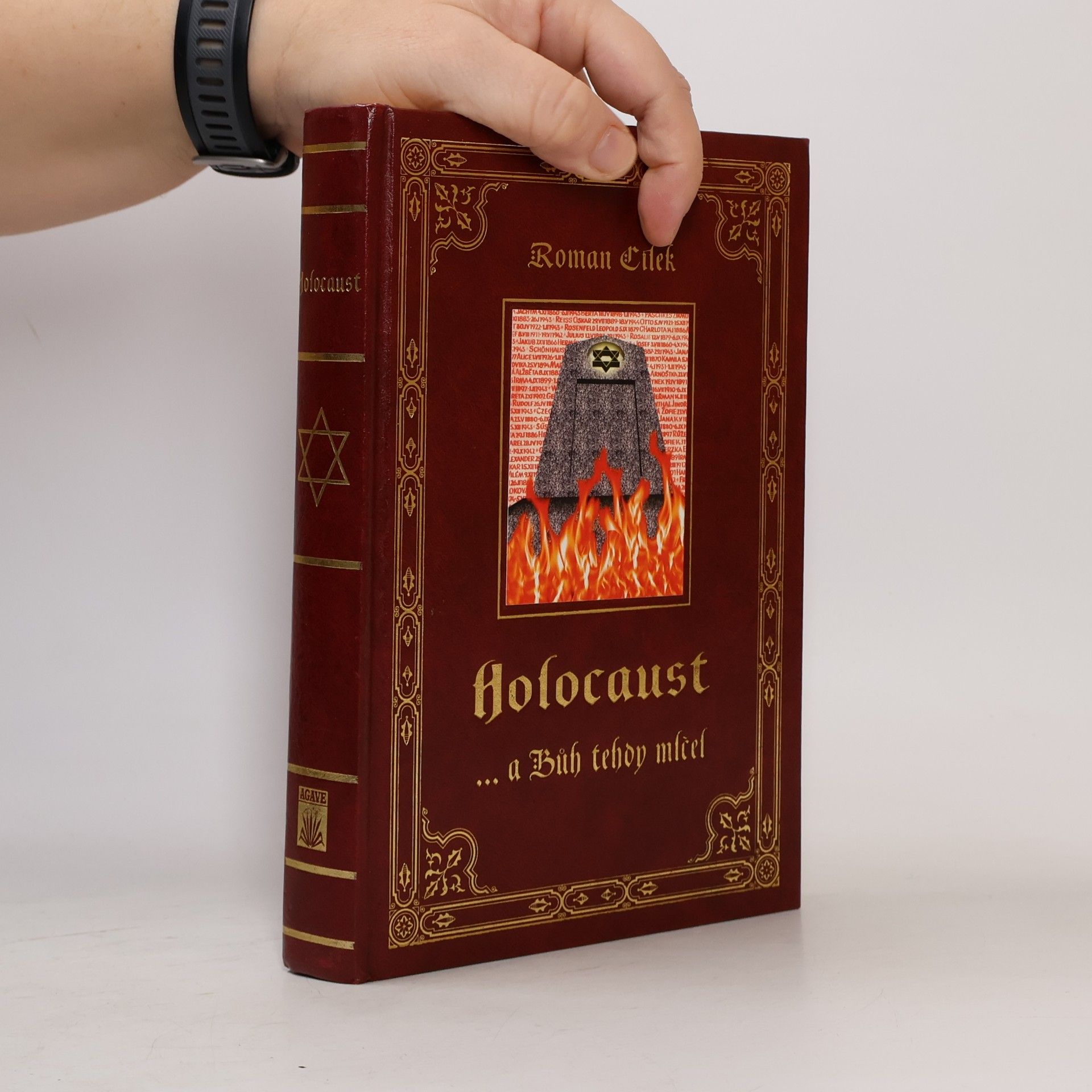 Roman Cílek Holocaust ...a Bůh tehdy mlčel